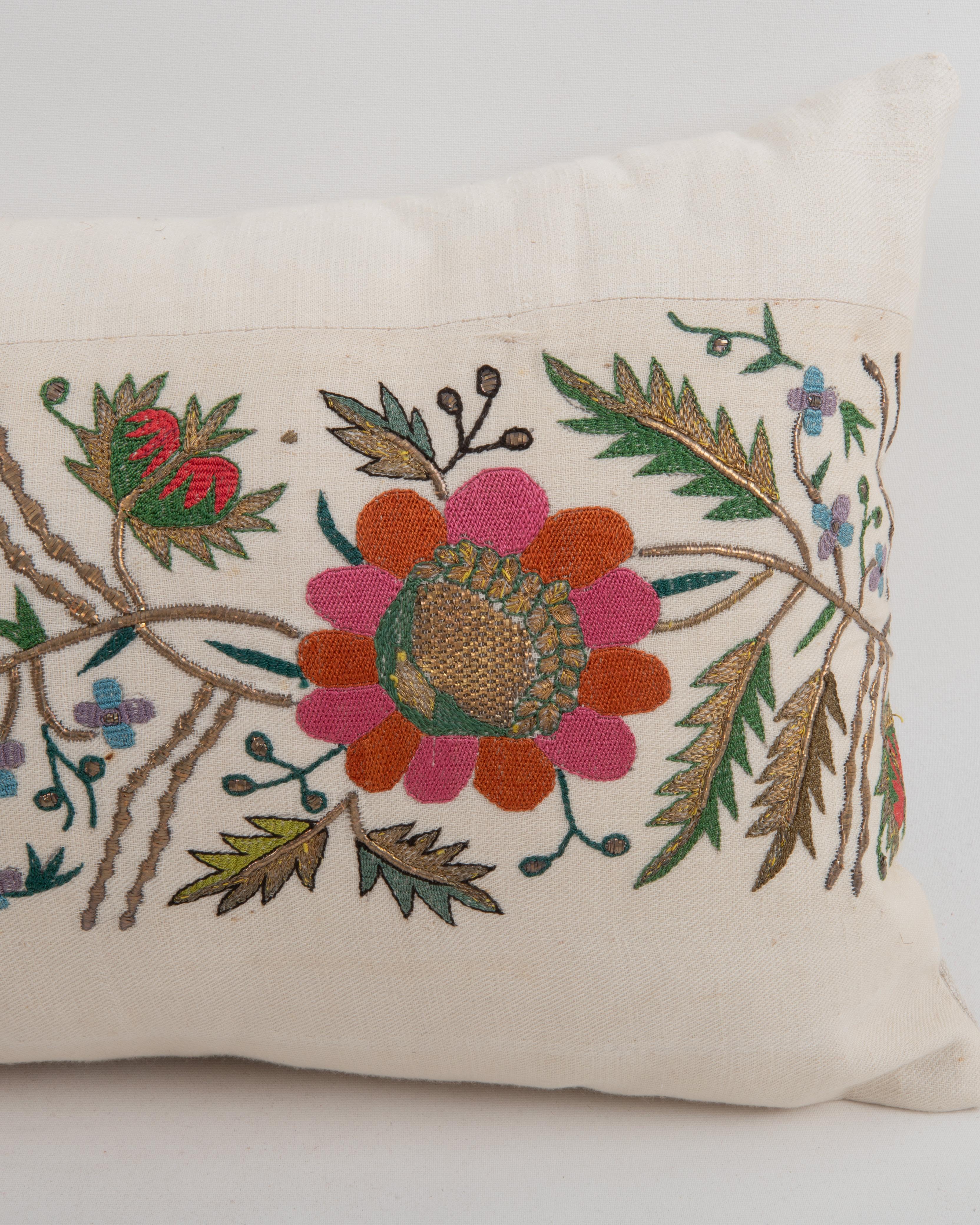 Brodé Taie d'oreiller fabriquée à partir d'une broderie ottomane ancienne, Turquie en vente