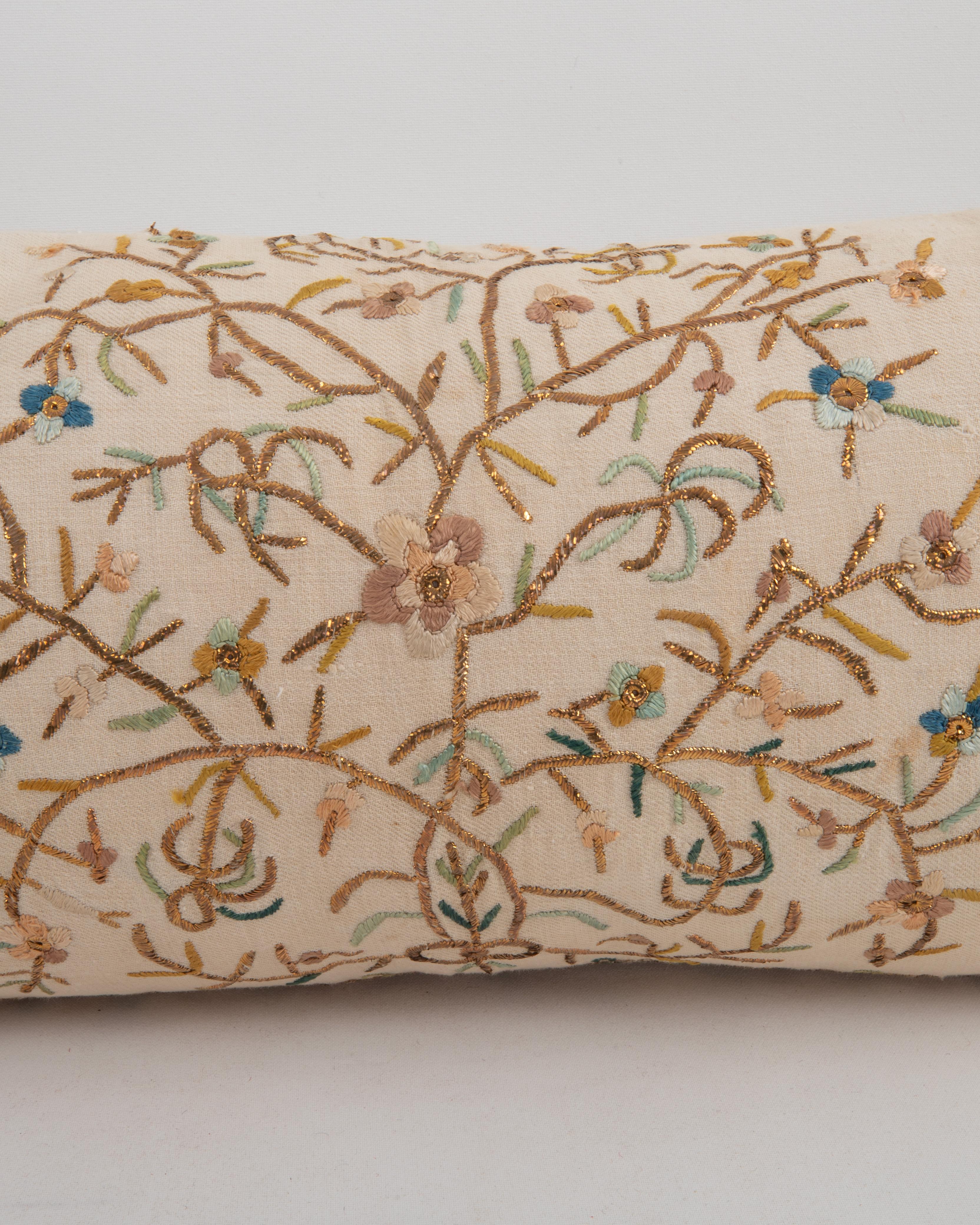 Brodé Taie d'oreiller fabriquée à partir d'une broderie ottomane ancienne, Turquie en vente