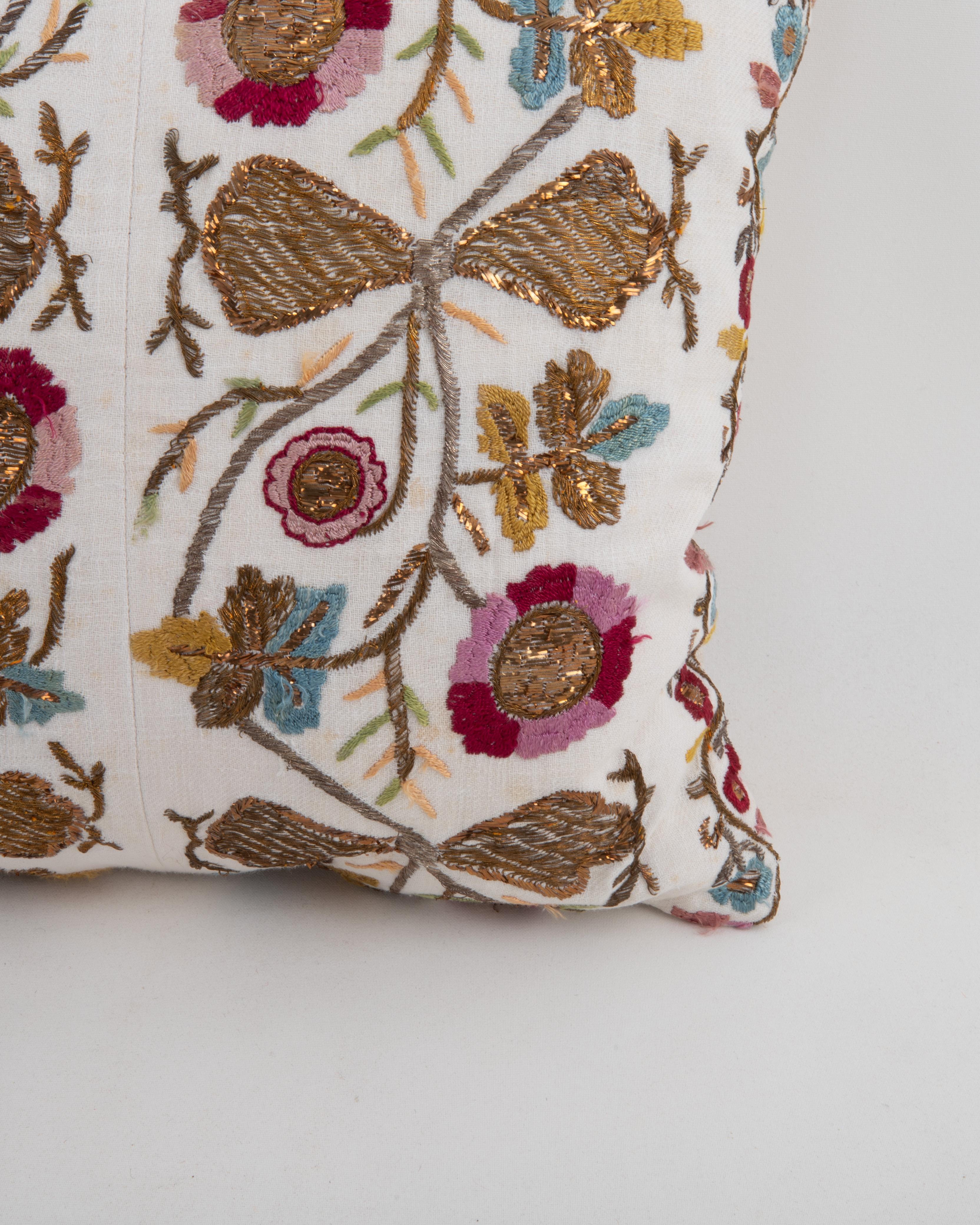 Kopfkissenbezug aus einer antiken osmanischen Stickerei, Türkei (Bestickt) im Angebot