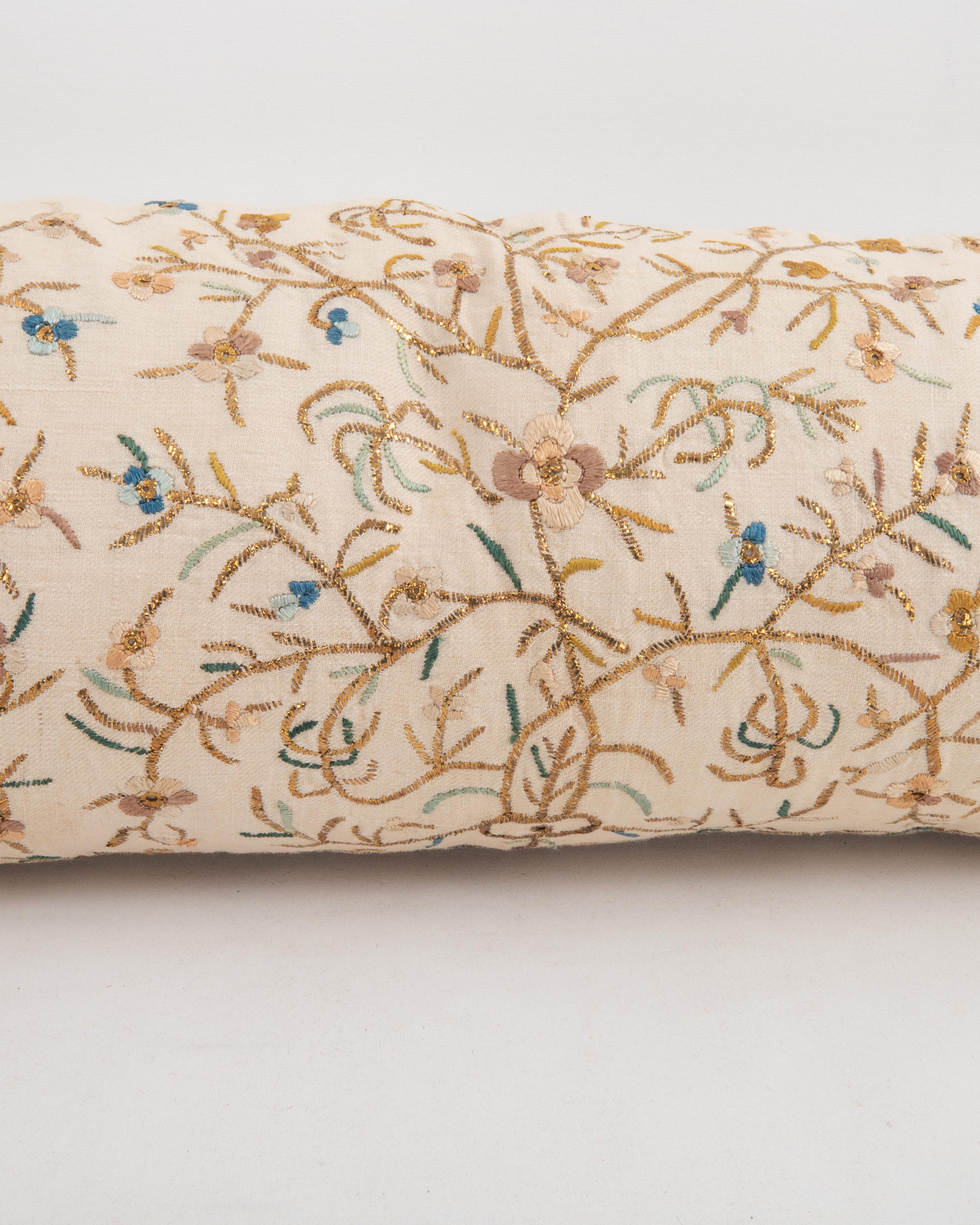 Brodé Taie d'oreiller réalisée à partir d'une broderie ottomane ancienne, Turquie en vente