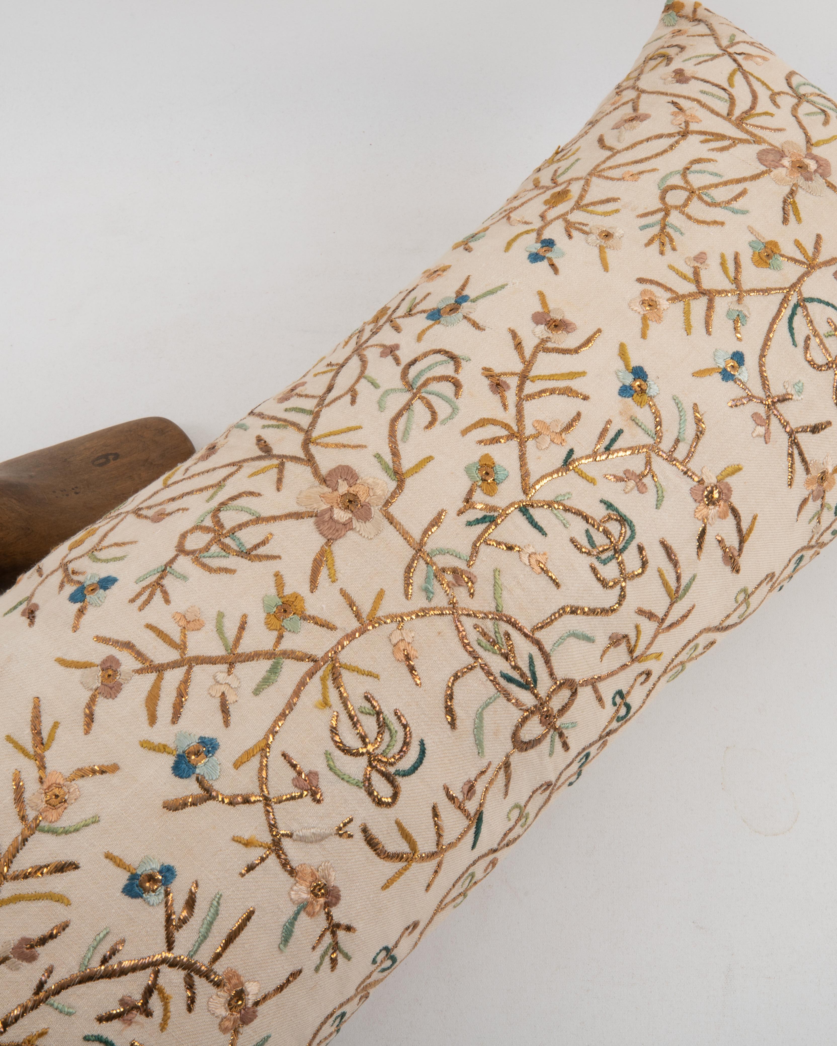 XIXe siècle Taie d'oreiller fabriquée à partir d'une broderie ottomane ancienne, Turquie en vente