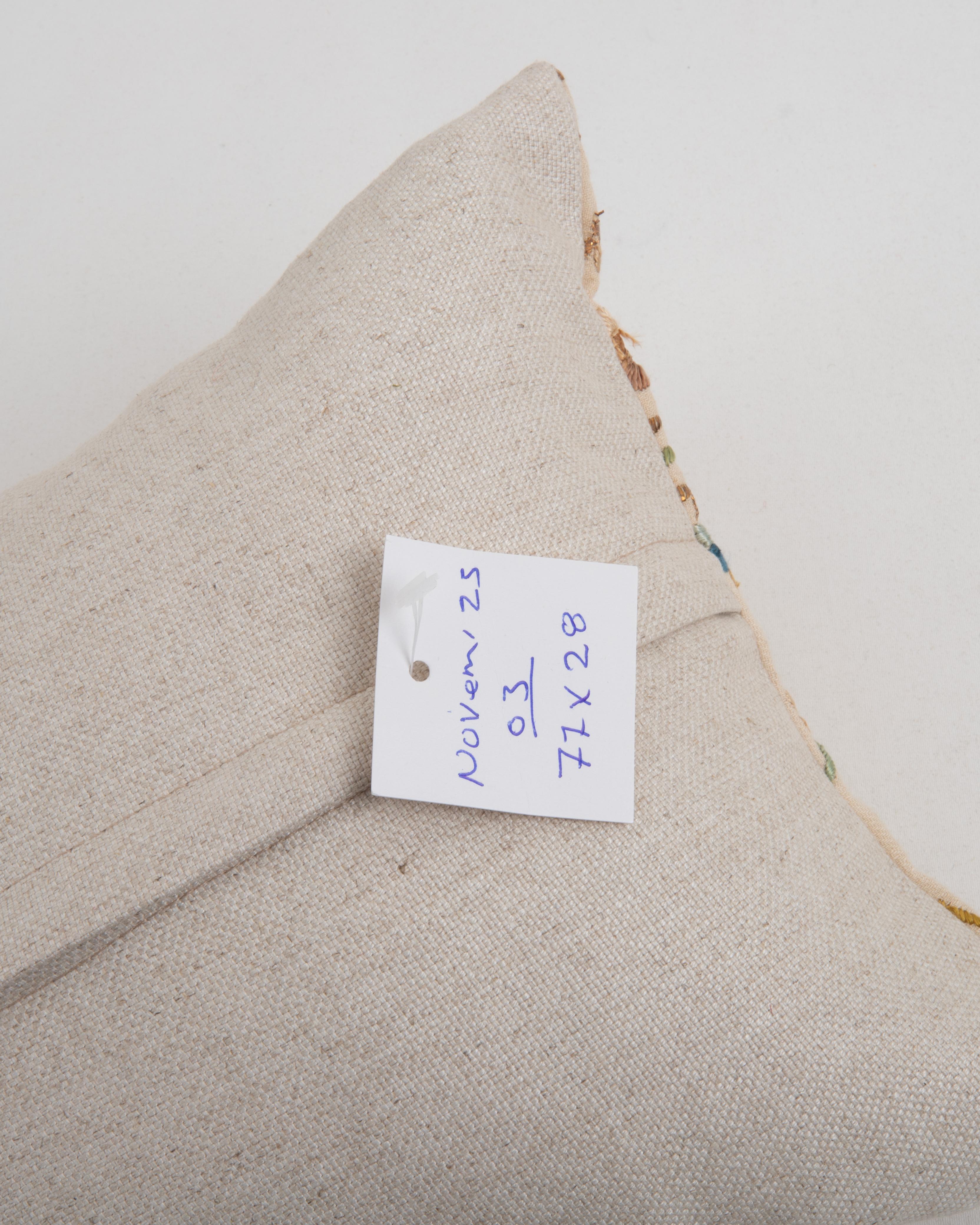 Fil métallisé Taie d'oreiller fabriquée à partir d'une broderie ottomane ancienne, Turquie en vente