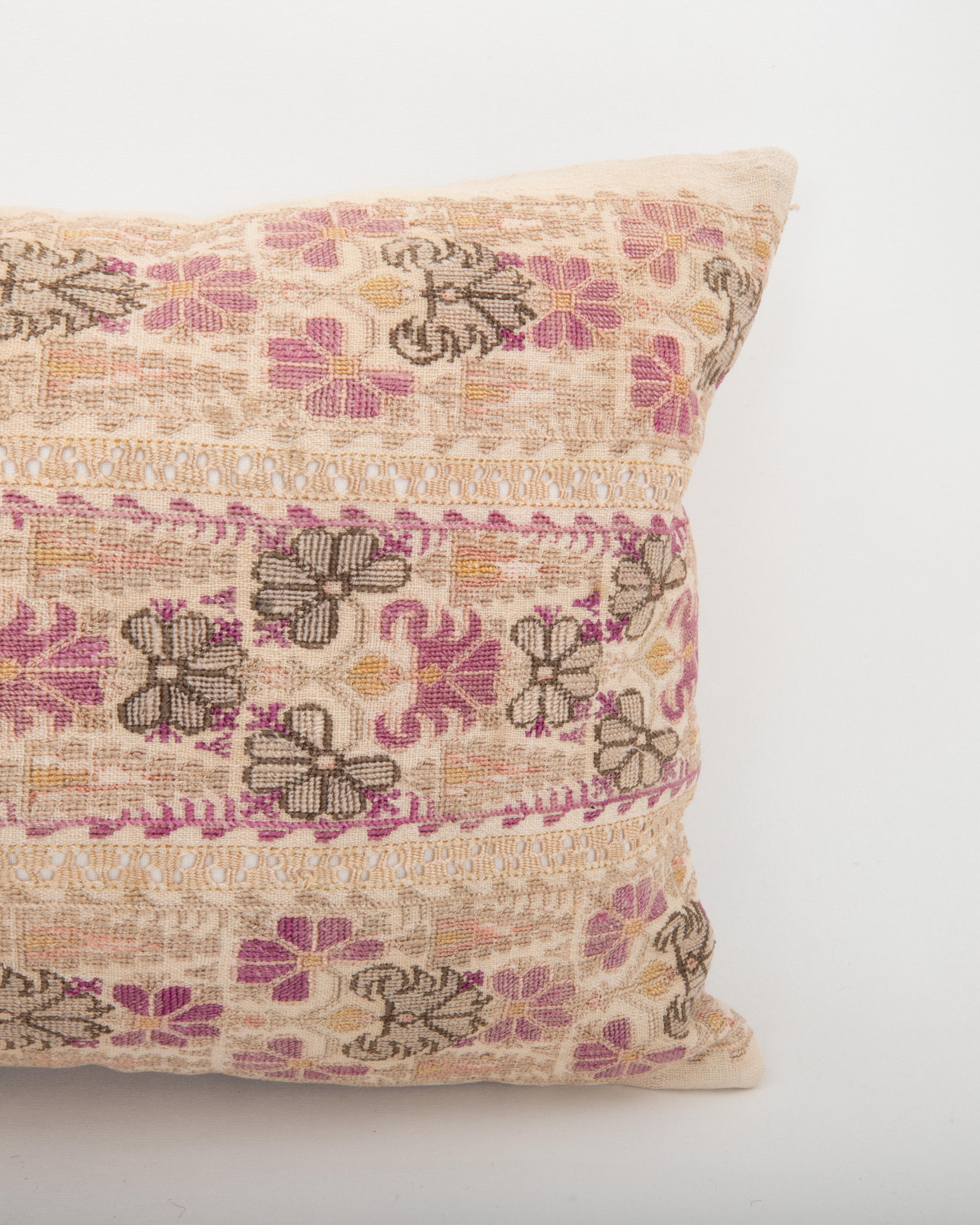 Turc Taie d'oreiller réalisée à partir d'une ancienne broderie grecque ottomane, Turquie en vente