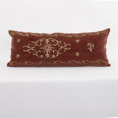 Funda de almohada hecha con un panel sarma otomano antiguo