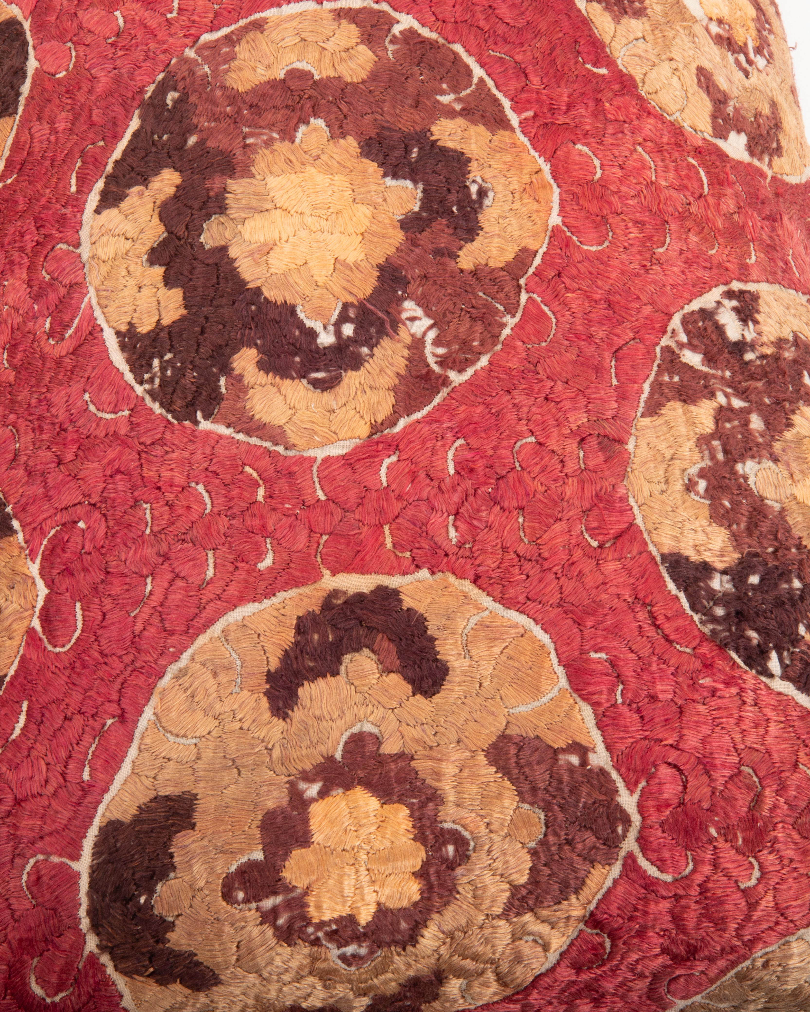 Marocain Taie d'oreiller fabriquée à partir d'une broderie ancienne de Rabat, Maroc en vente