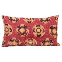 Taie d'oreiller fabriquée à partir d'une broderie ancienne de Rabat, Maroc