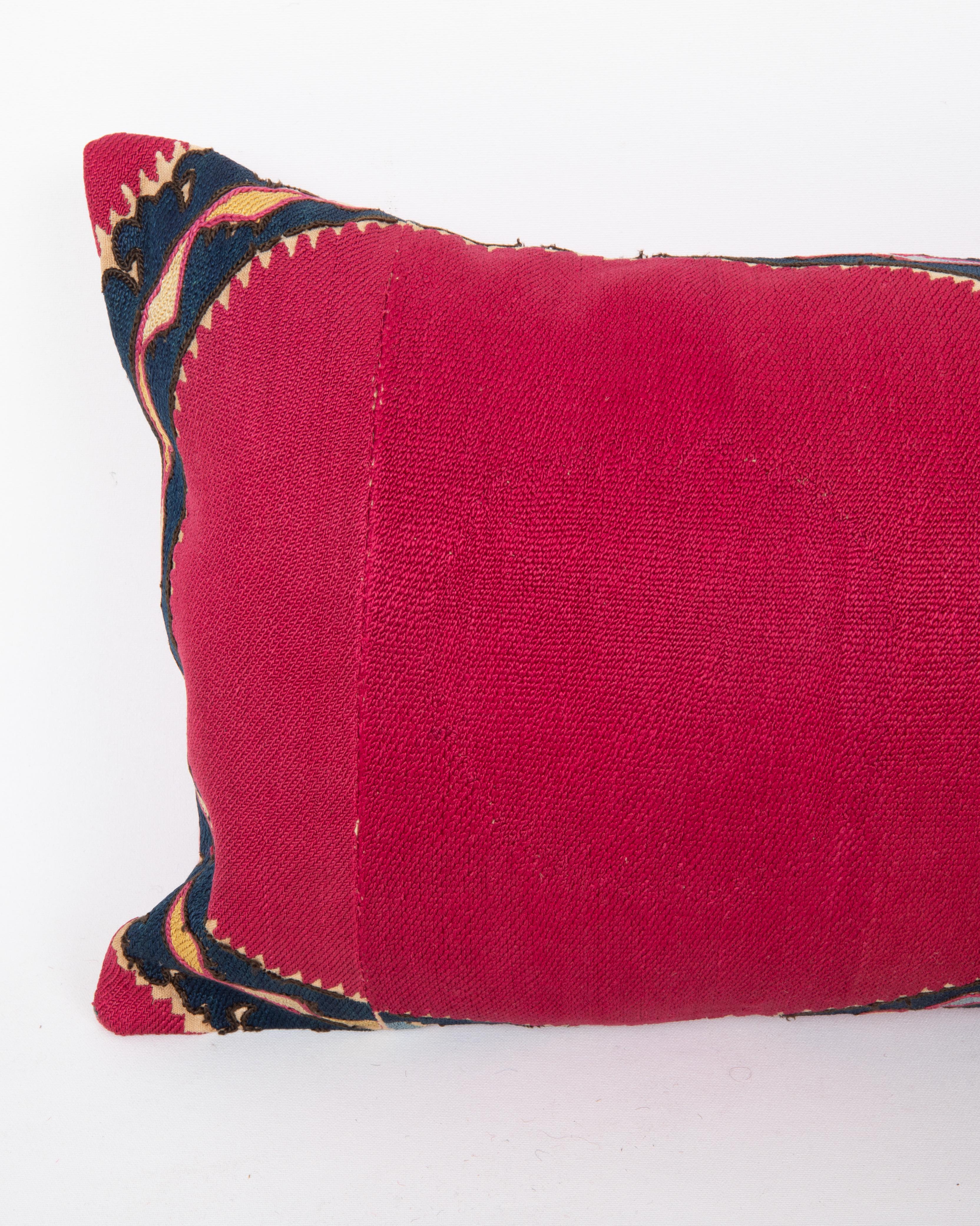 Kissenbezug aus einem antiken Suzani aus Taschkent, Usbekistan (Usbekisch) im Angebot