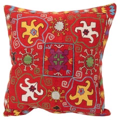 Funda de almohada hecha a partir de una antigua bolsa de espejo Lakai uzbeka, Uzbekistán, S. XIX