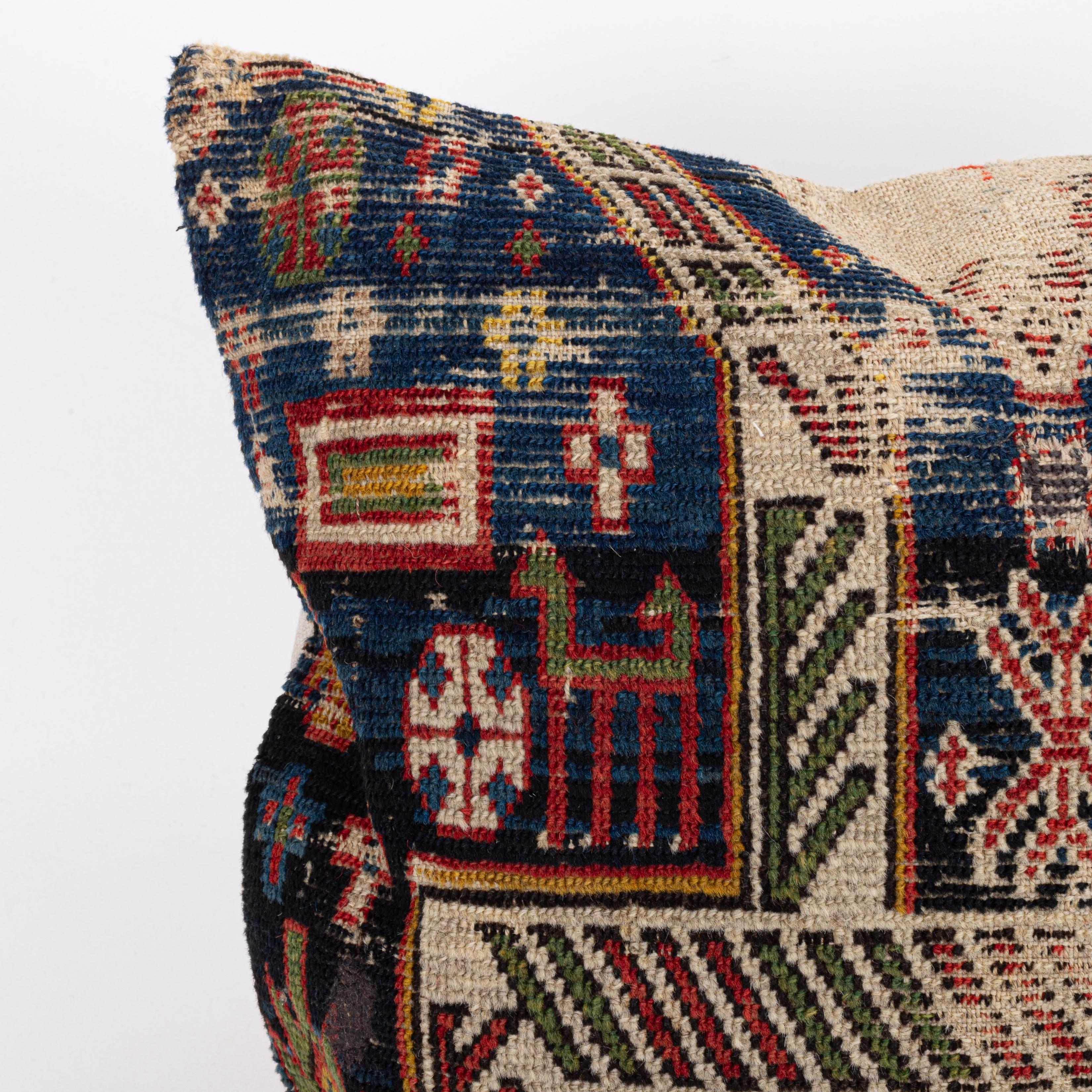 Tribal Taie d'oreiller faite à partir d'un Caucasien du début du C.I.C.  Tapis en vente