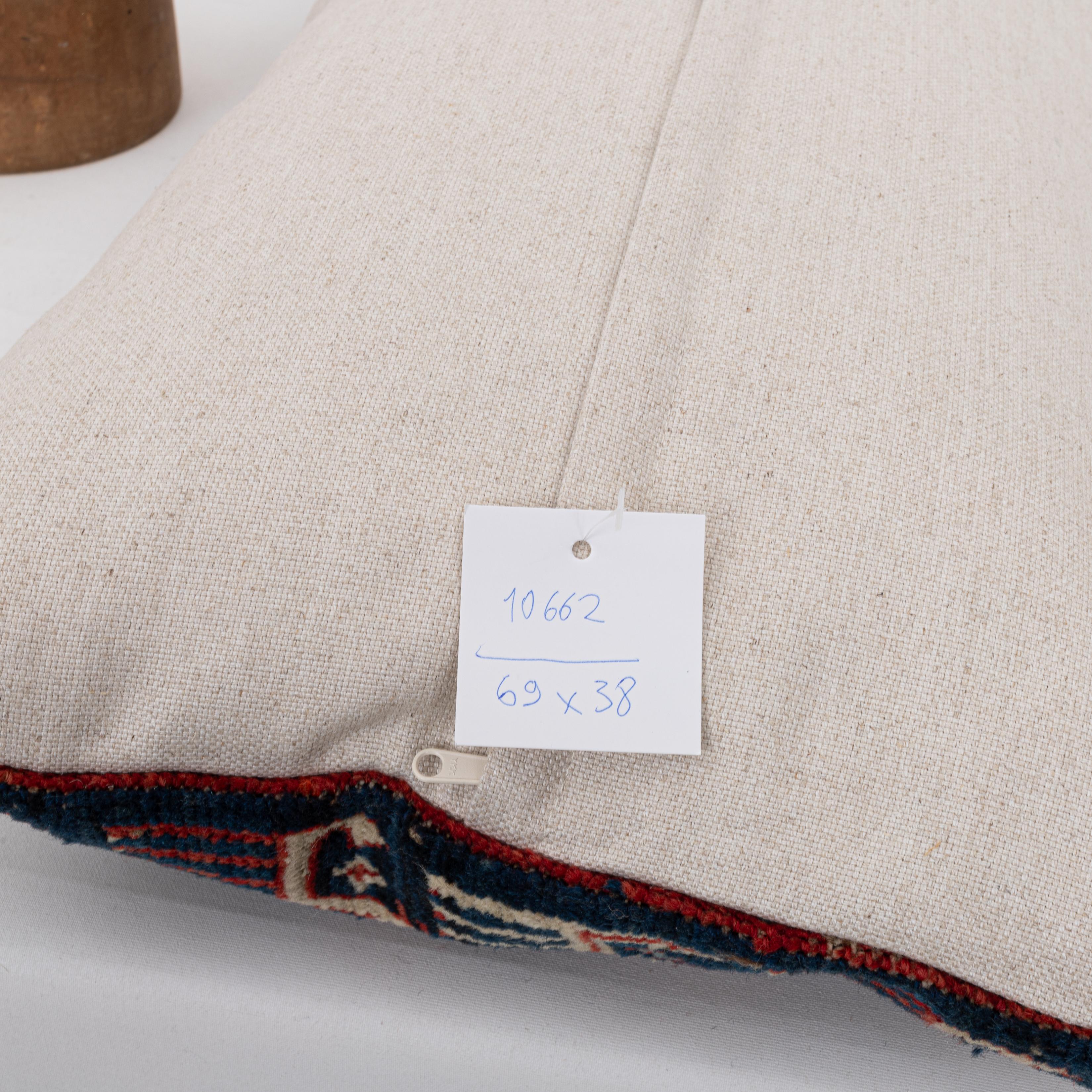 Funda de almohada hecha a partir de una caucásica de principios del siglo XX  Alfombra Lana en venta