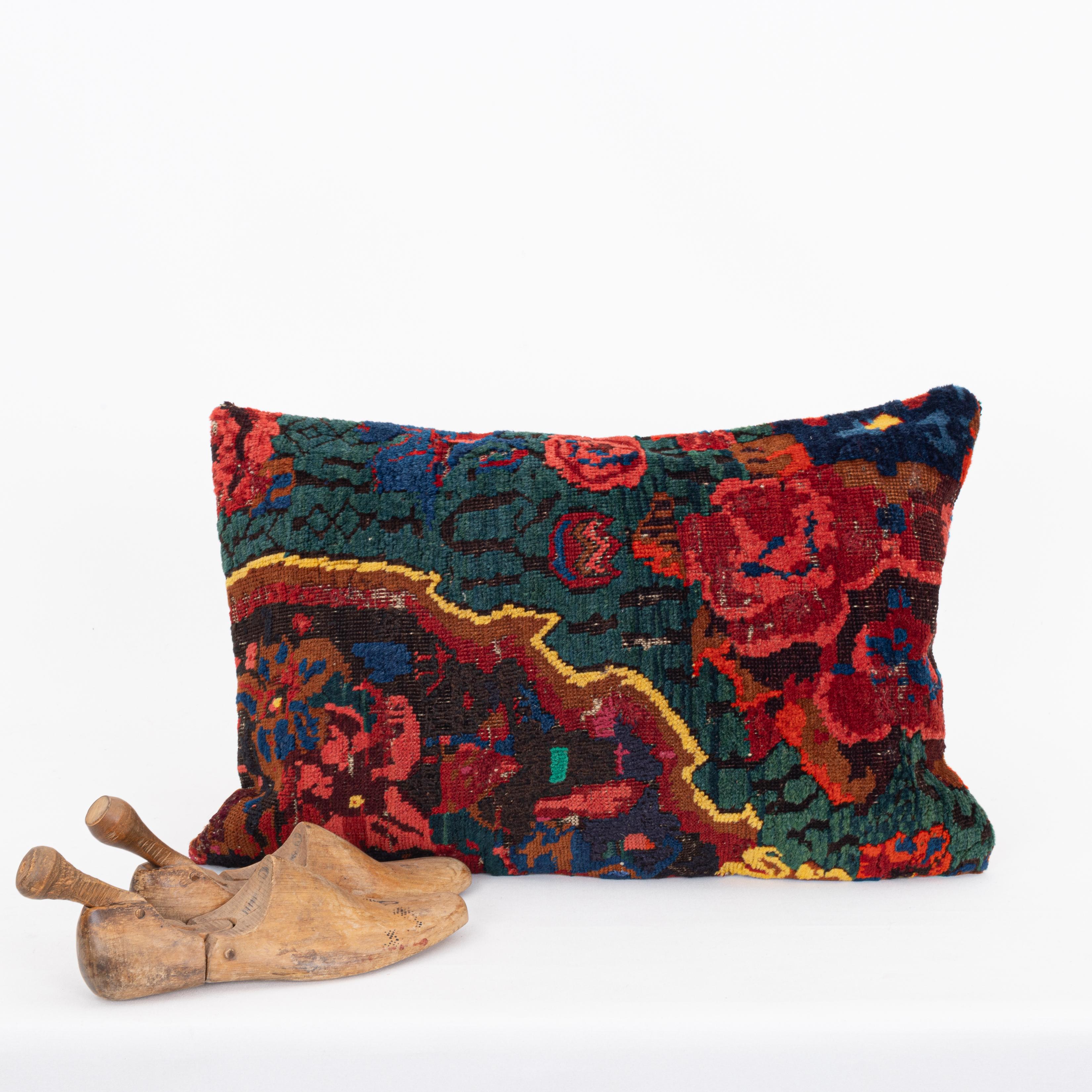 Tribal Taie d'oreiller fabriquée à partir d'un tapis Seychour caucasien du début du 20e C. en vente