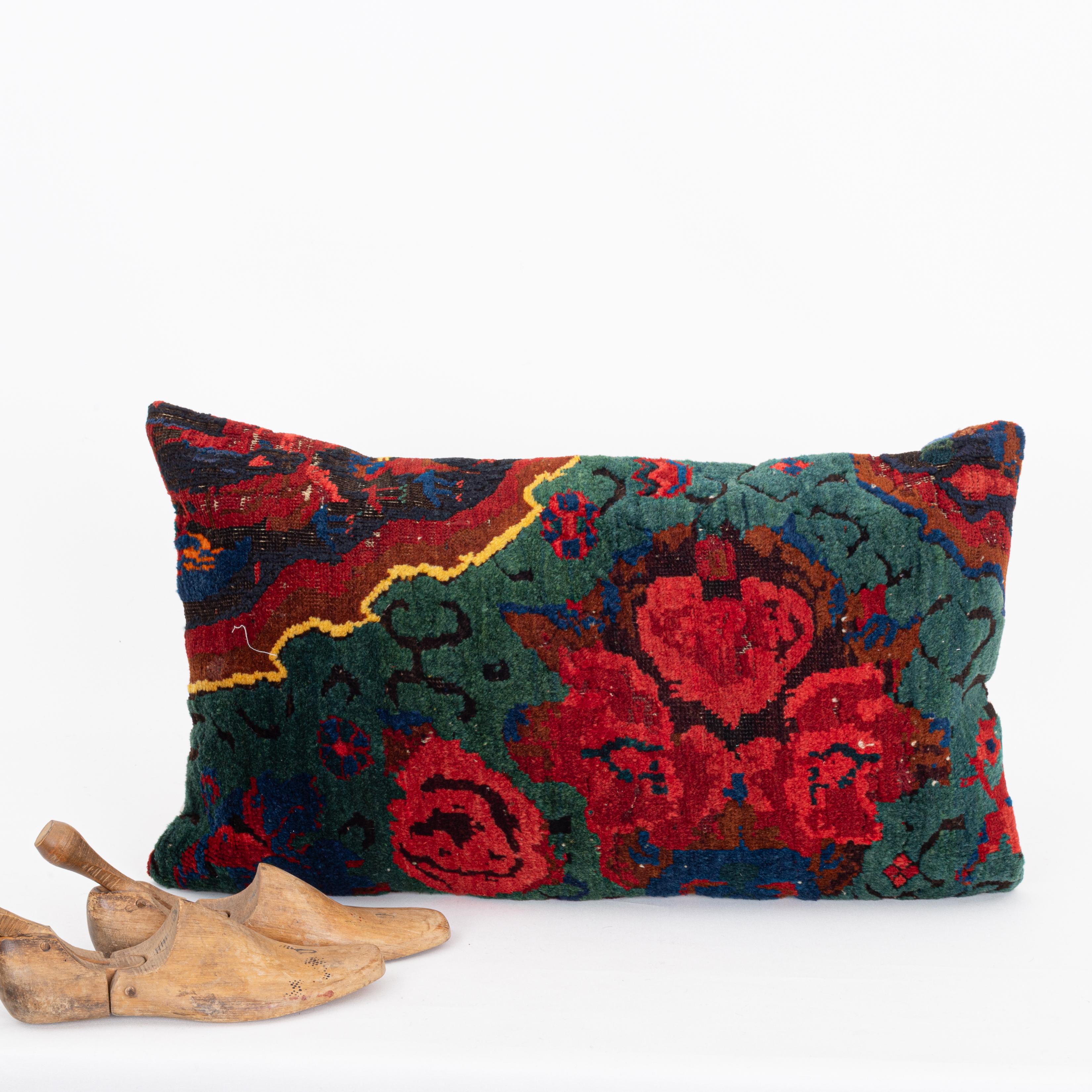 Funda de almohada hecha con una alfombra caucásica Seychour de principios del siglo XX Tejido a mano en venta