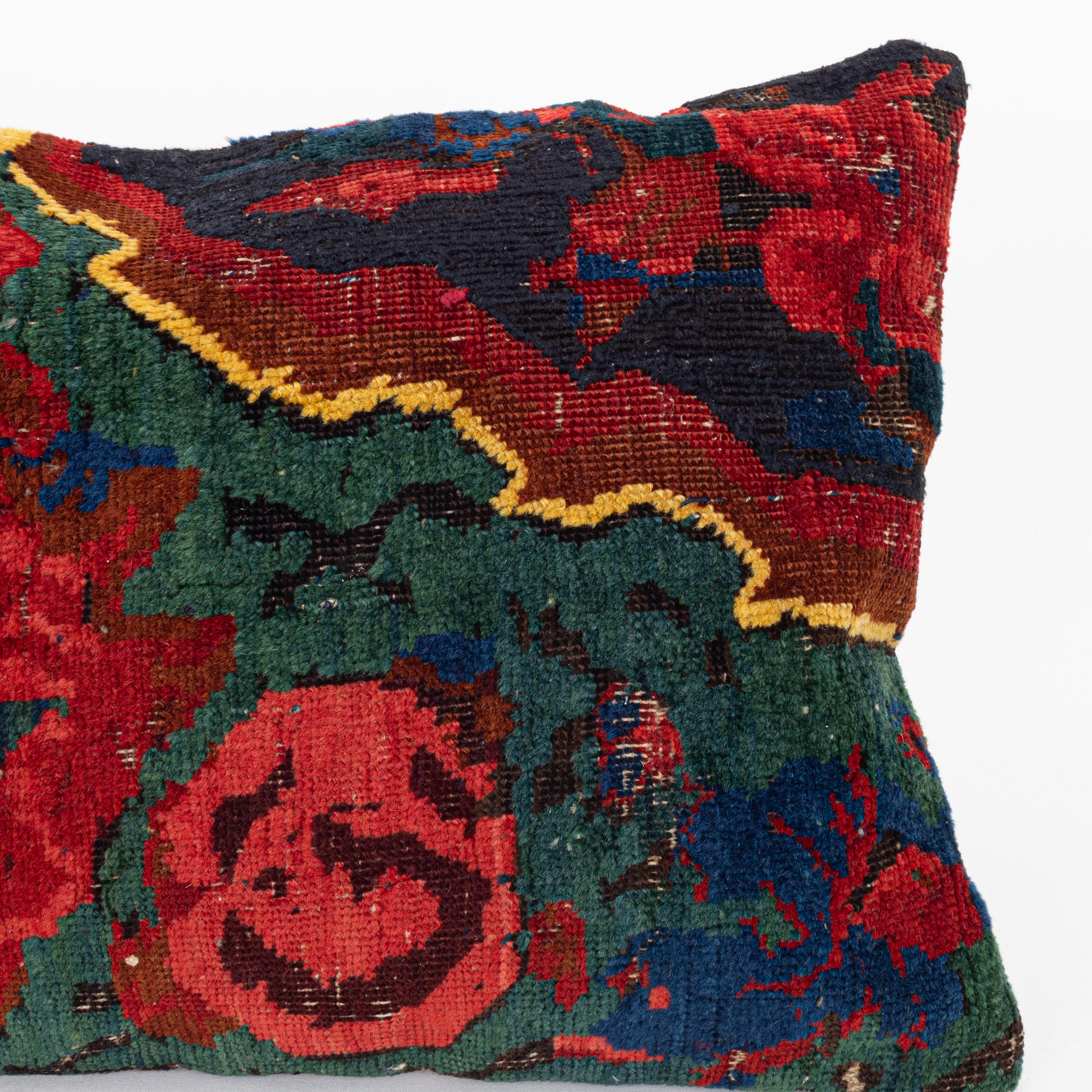 Tissé à la main Taie d'oreiller fabriquée à partir d'un tapis Seychour caucasien du début du 20e C. en vente