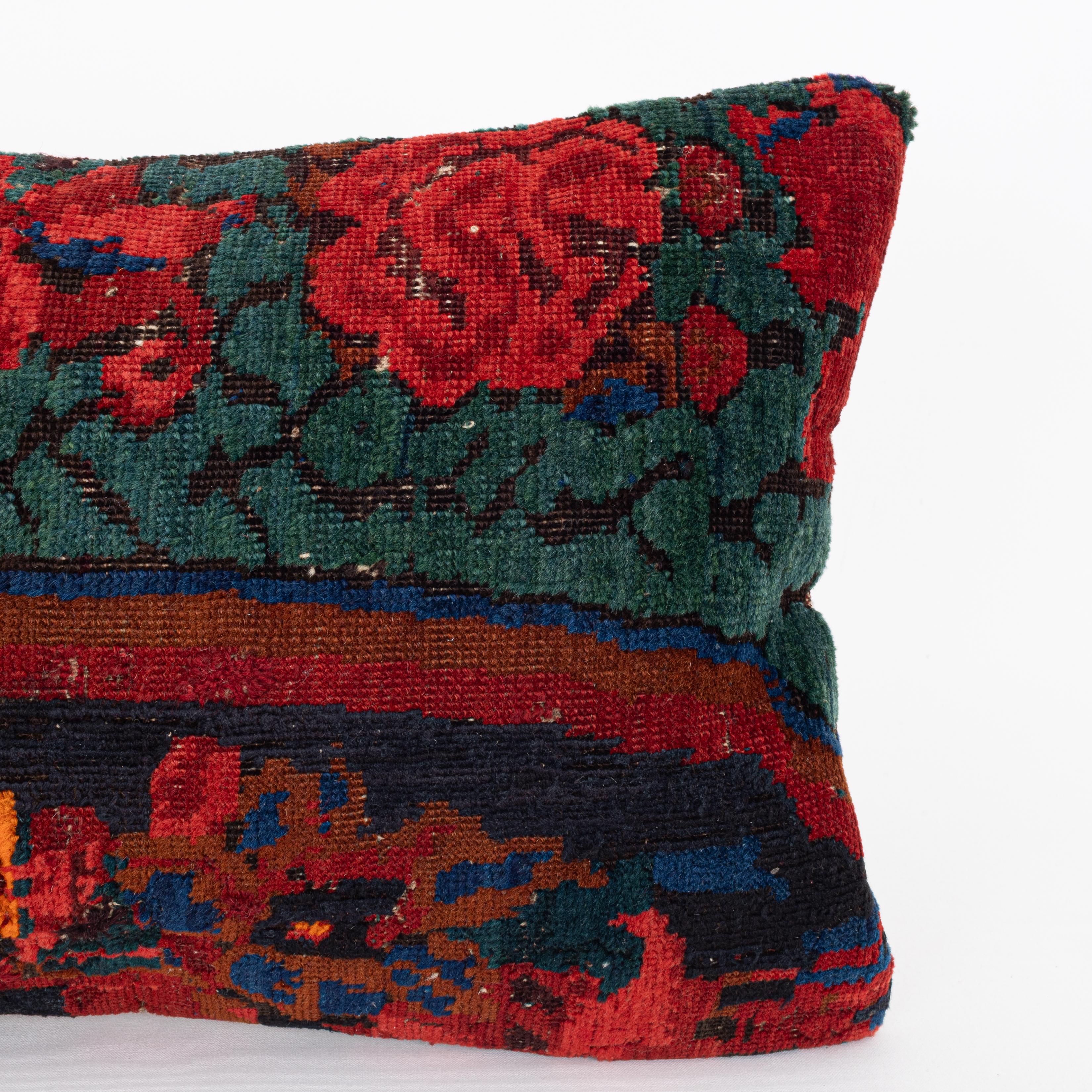 Tissé à la main Taie d'oreiller fabriquée à partir d'un tapis Seychour caucasien du début du 20e C. en vente