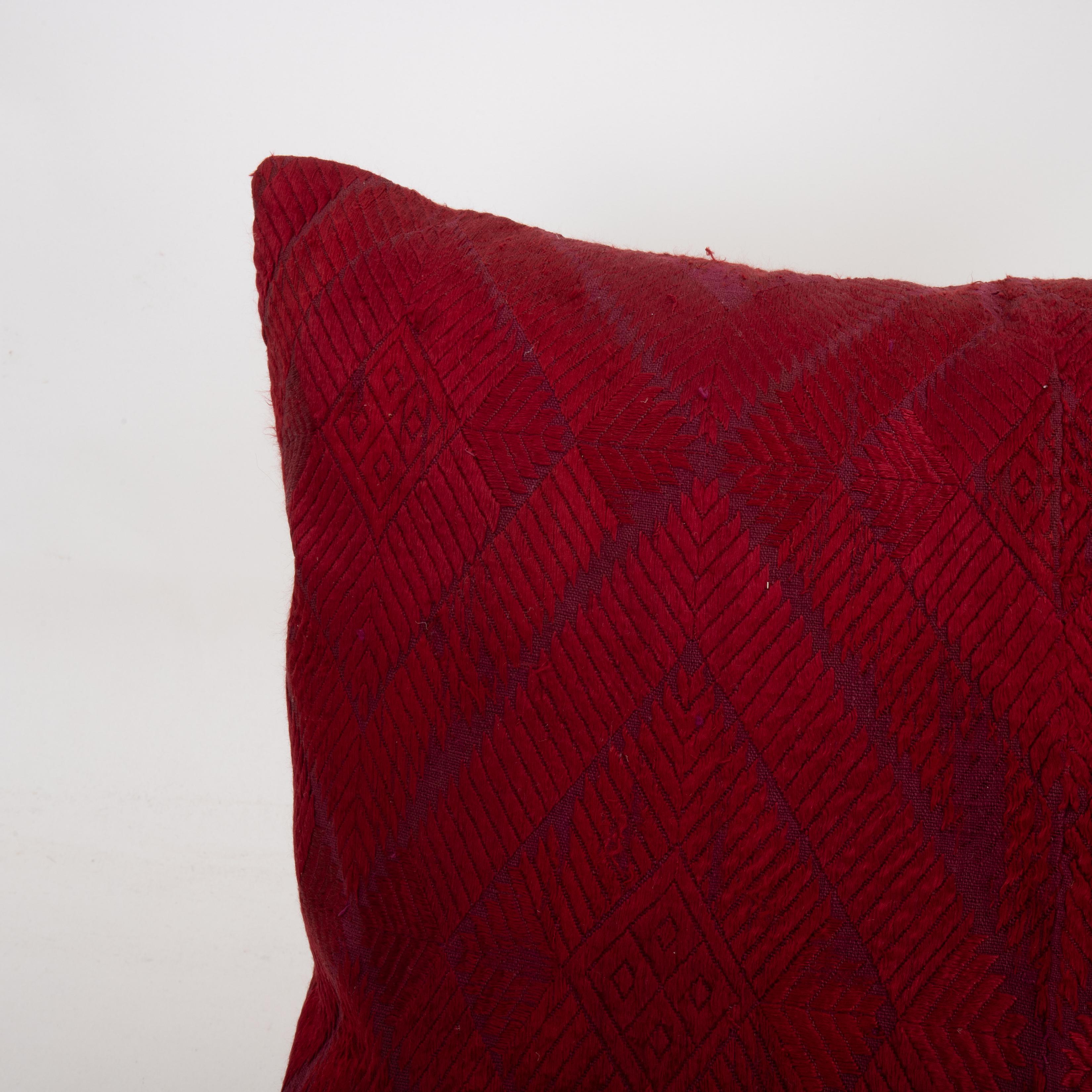 Kopfkissenbezug  Indische Phulkari-Hochzeit aus einer Hochzeit aus dem frühen 20. Jahrhundert  Umschlagtuch (Stammeskunst) im Angebot