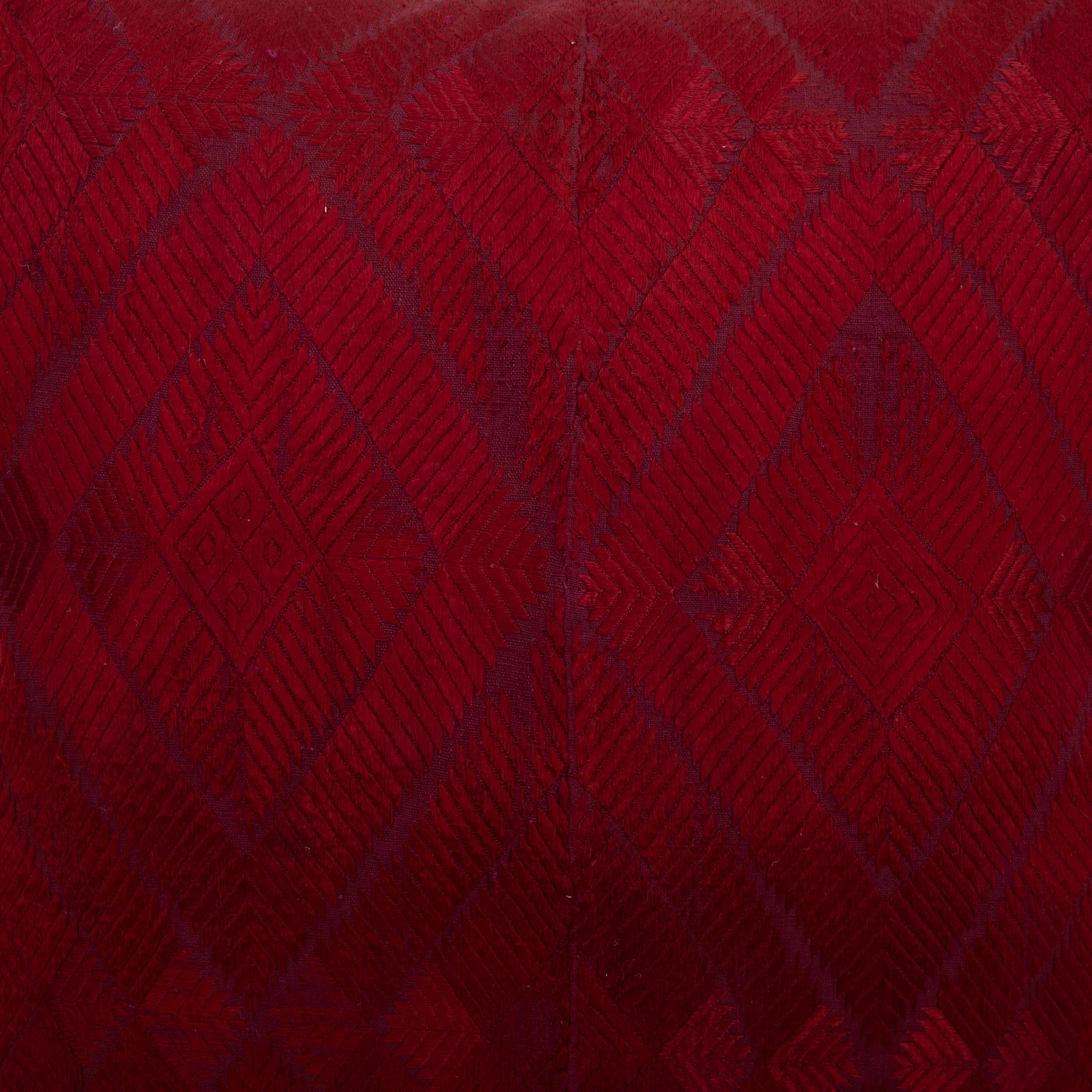Kopfkissenbezug  Indische Phulkari-Hochzeit aus einer Hochzeit aus dem frühen 20. Jahrhundert  Umschlagtuch im Zustand „Relativ gut“ im Angebot in Istanbul, TR