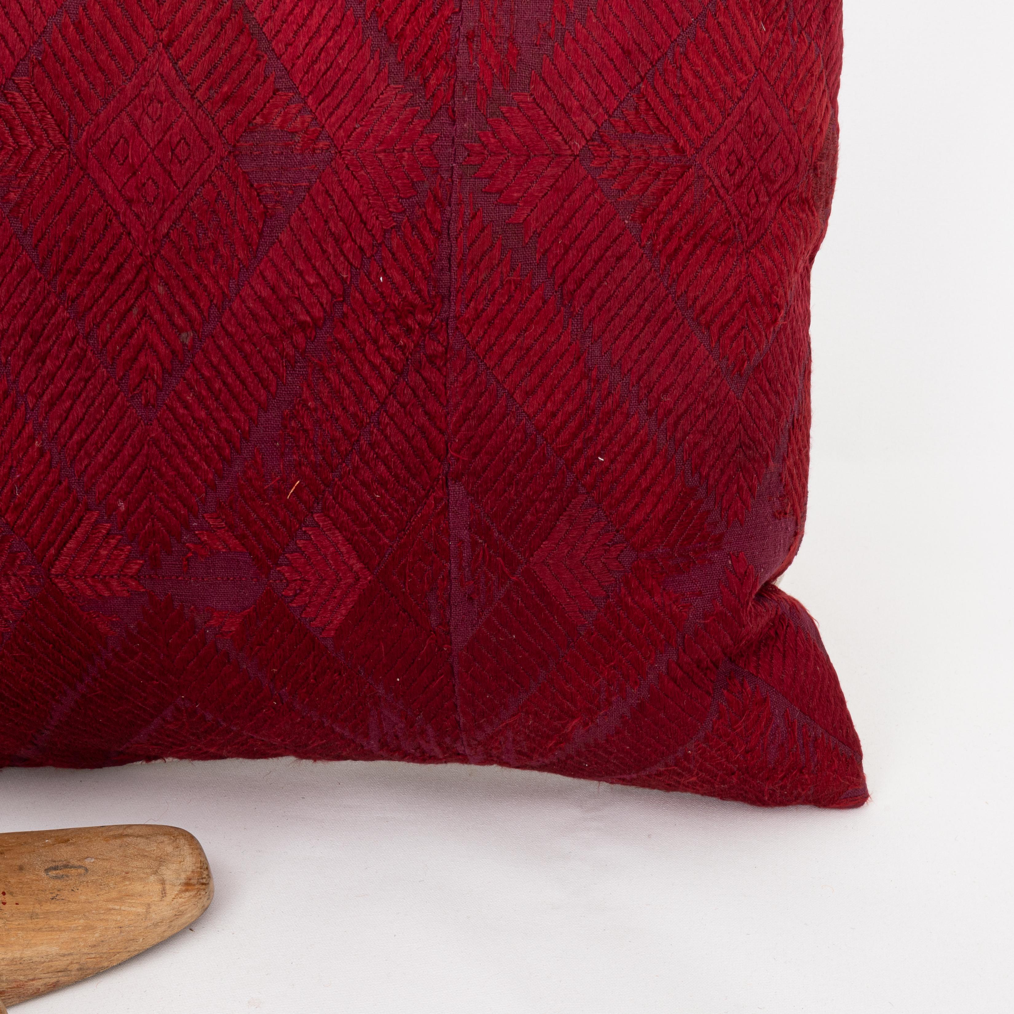 Kopfkissenbezug  Indische Phulkari-Hochzeit aus einer Hochzeit aus dem frühen 20. Jahrhundert  Umschlagtuch im Zustand „Relativ gut“ im Angebot in Istanbul, TR