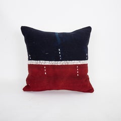 Funda de almohada fabricada a partir de una "funda" de perde de Anatolia oriental, mediados del siglo XX