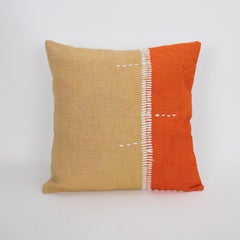 Funda de almohada fabricada a partir de una "funda" de perde de Anatolia oriental, mediados del siglo XX