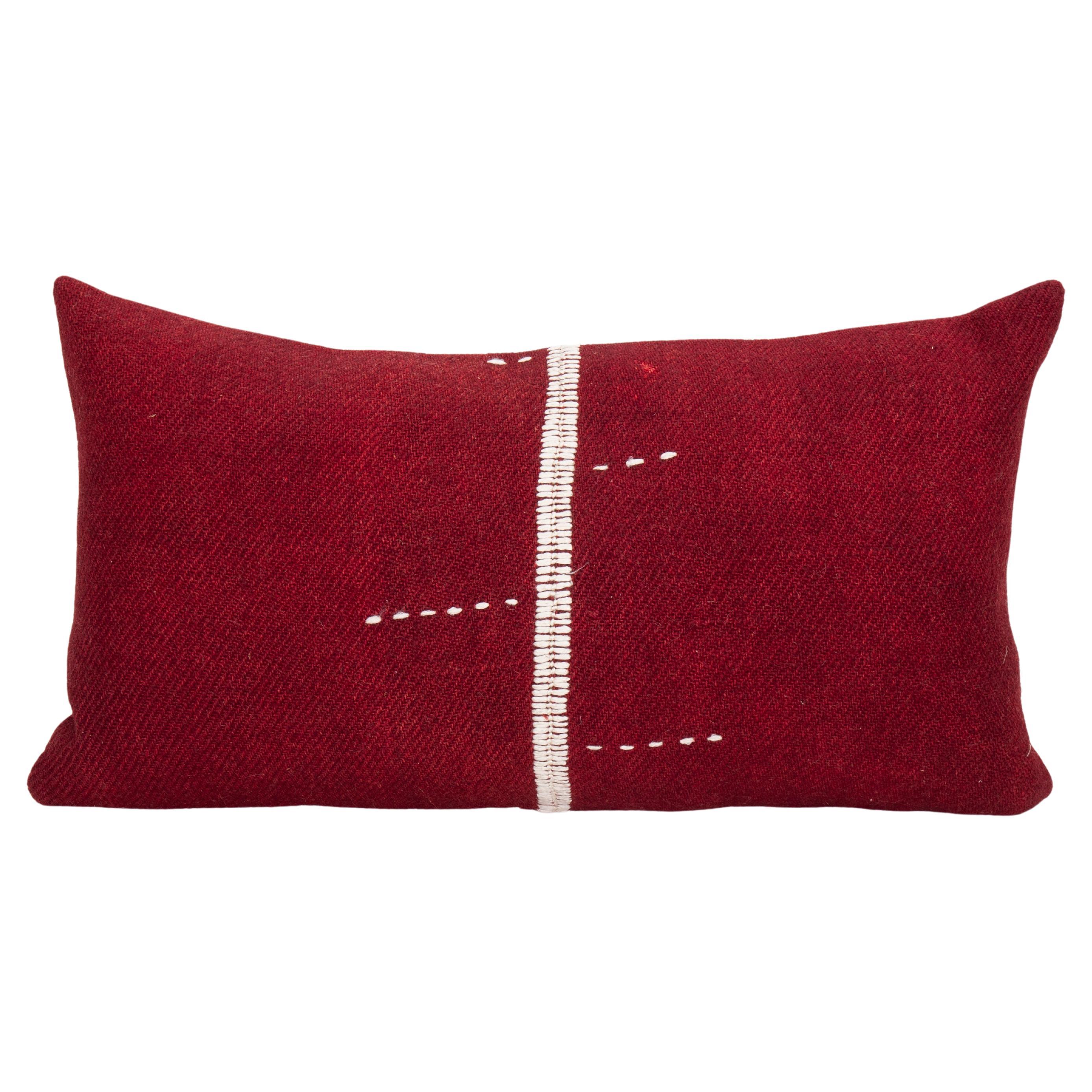Funda de almohada fabricada a partir de una "funda" de perde de Anatolia oriental, mediados del siglo XX