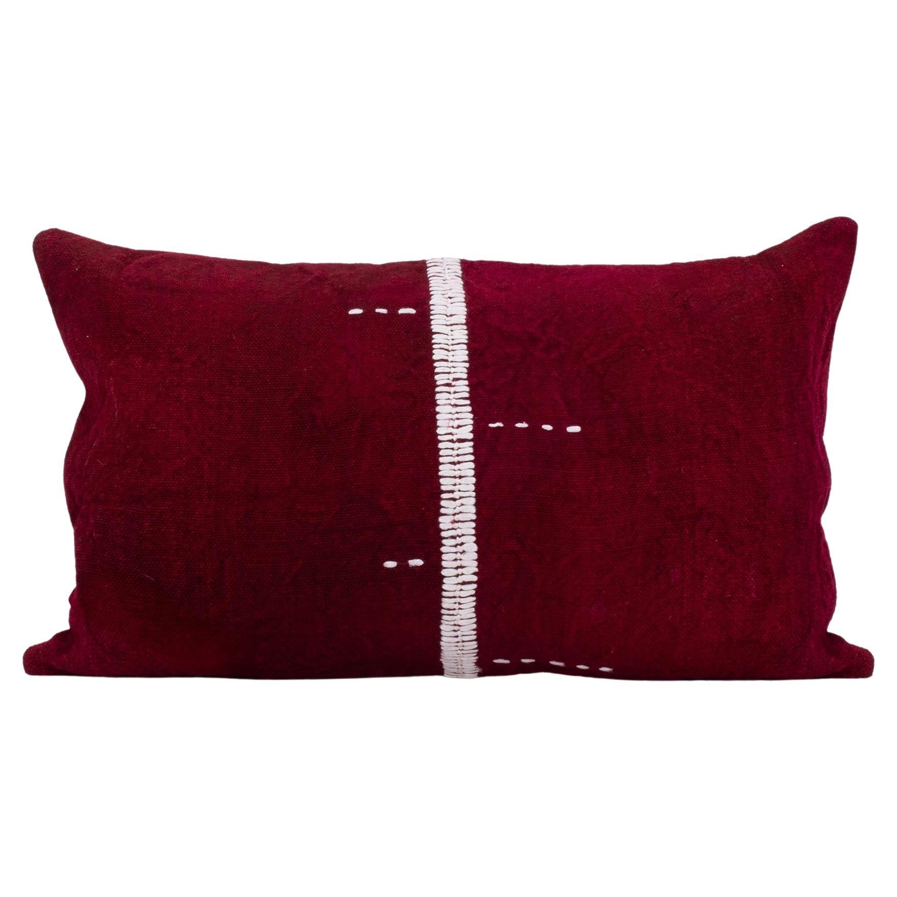 Funda de almohada fabricada a partir de una "funda" de perde de Anatolia oriental, mediados del siglo XX