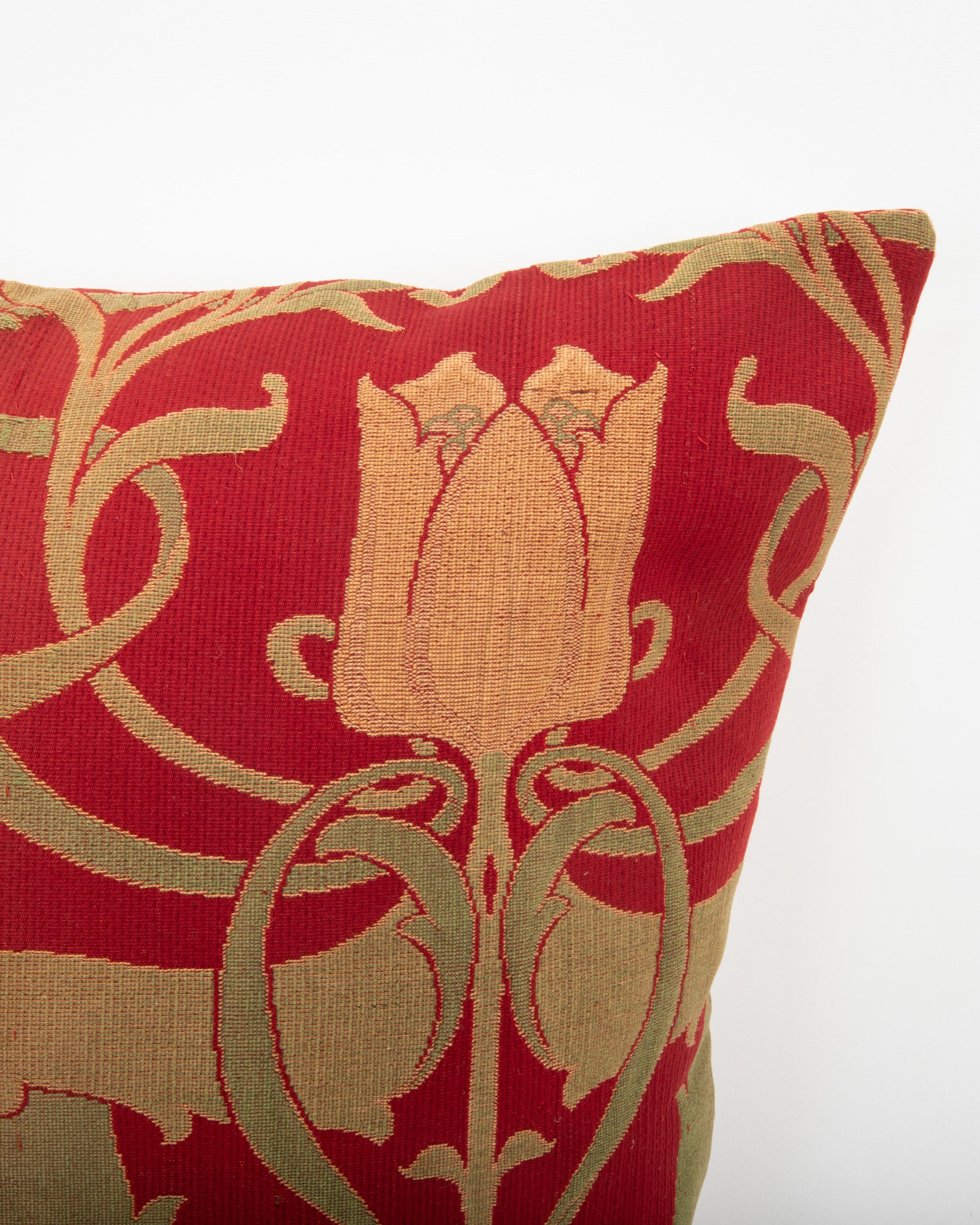 Tessuto Pillowcase Made from an English Arts and Crafts Fabric, early 20th C. in vendita