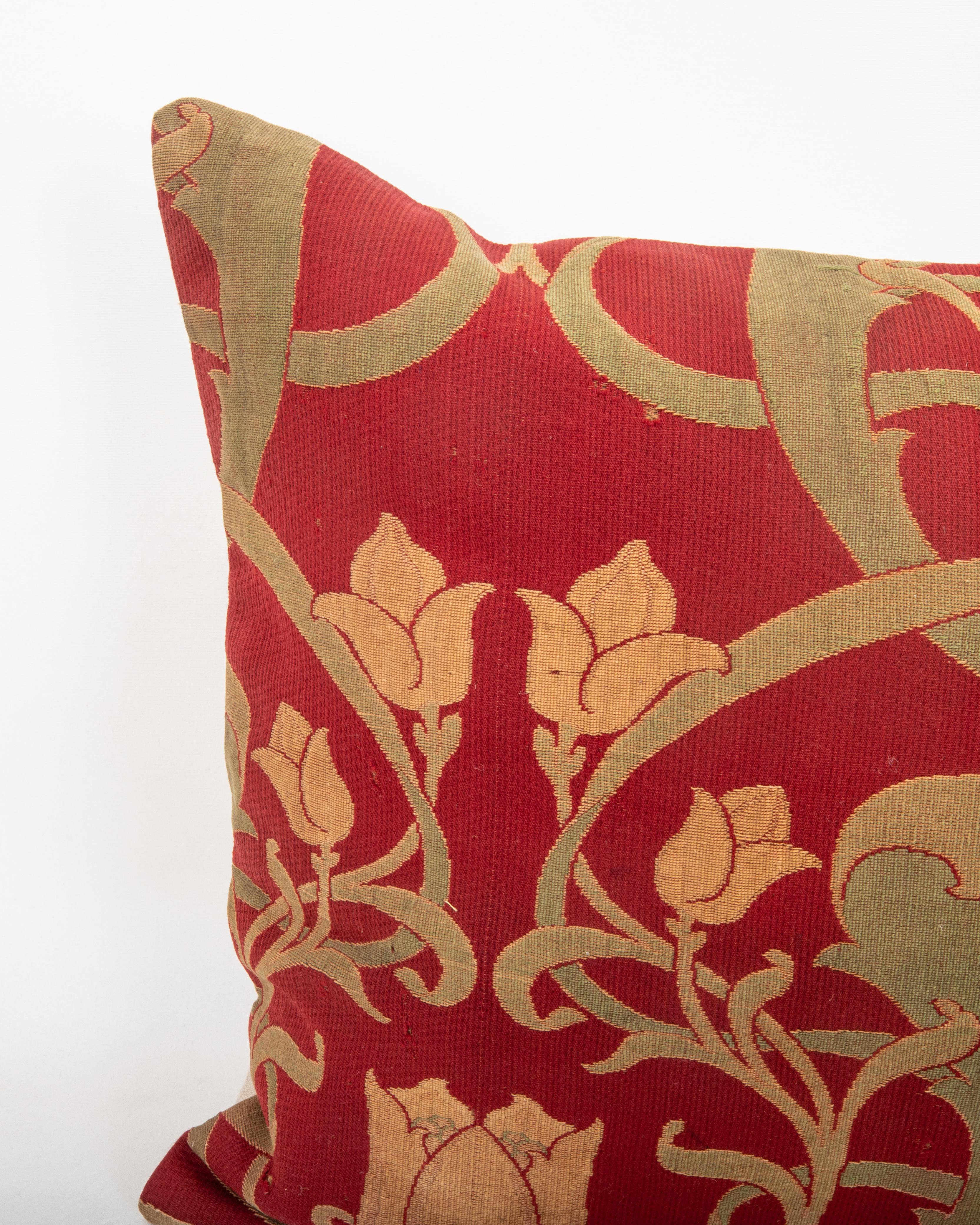 Tessuto Pillowcase Made from an English Arts and Crafts Fabric, early 20th c. in vendita