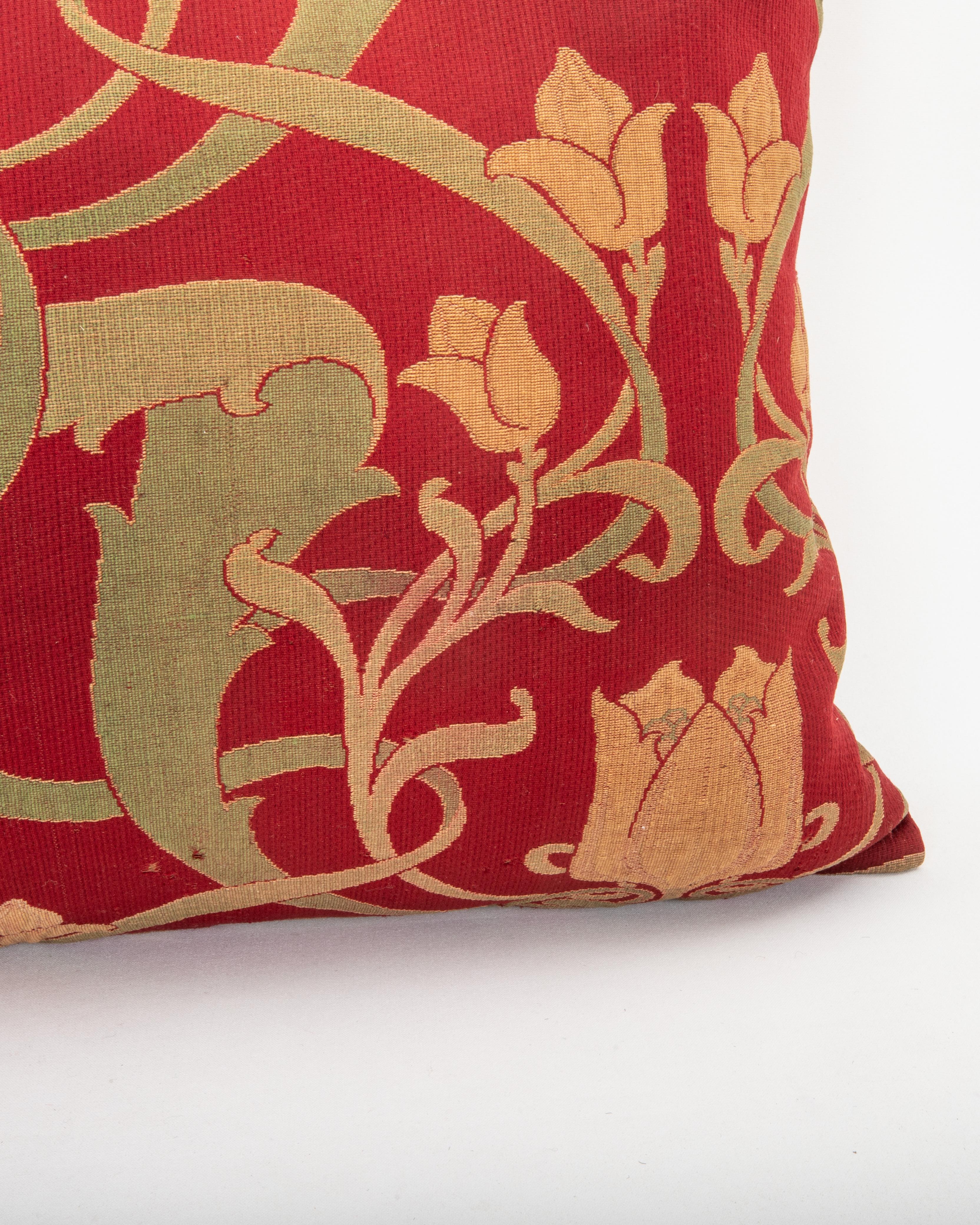 Pillowcase Made from an English Arts and Crafts Fabric, early 20th c. In condizioni buone in vendita a Istanbul, TR