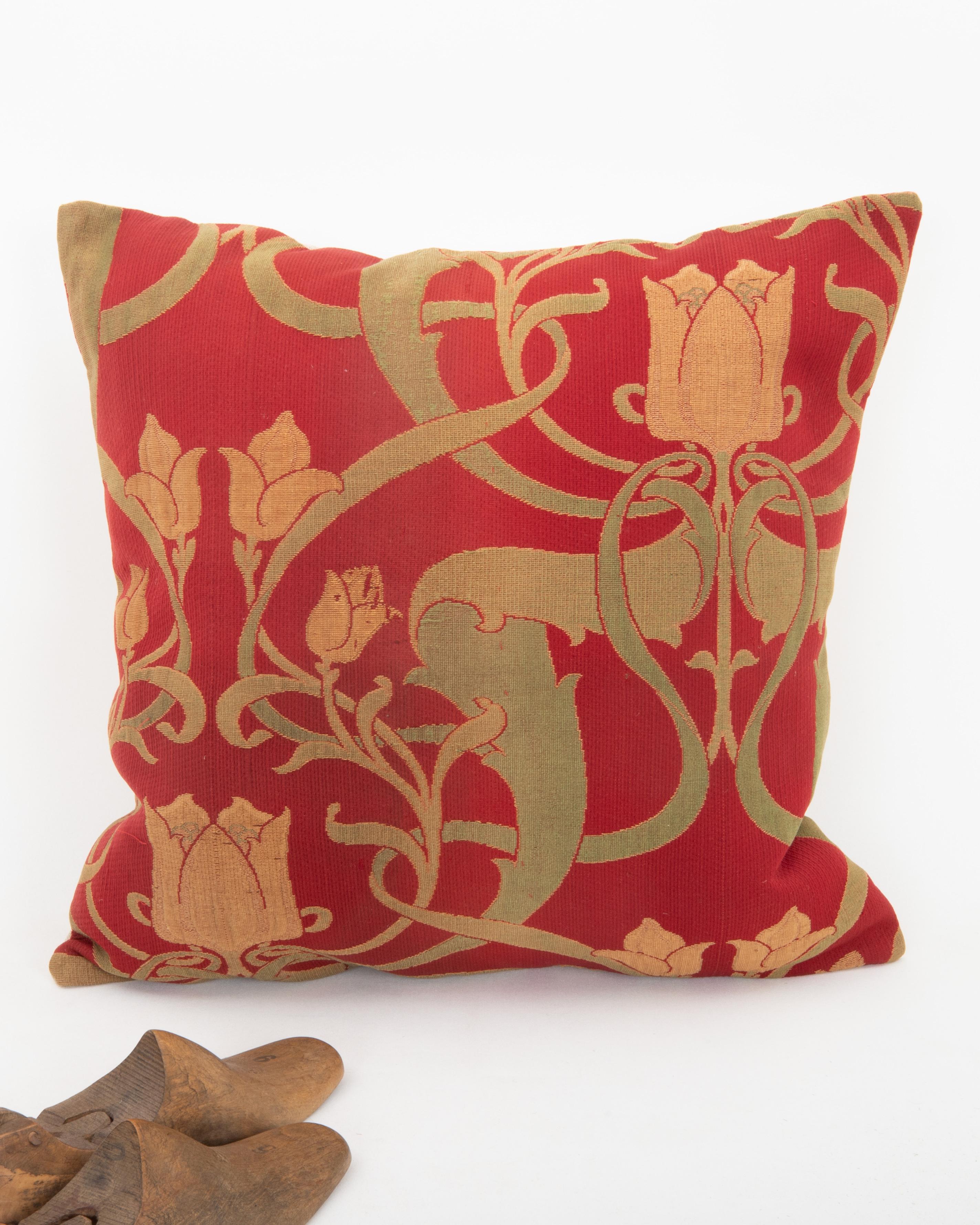 XX secolo Pillowcase Made from an English Arts and Crafts Fabric, early 20th C. in vendita