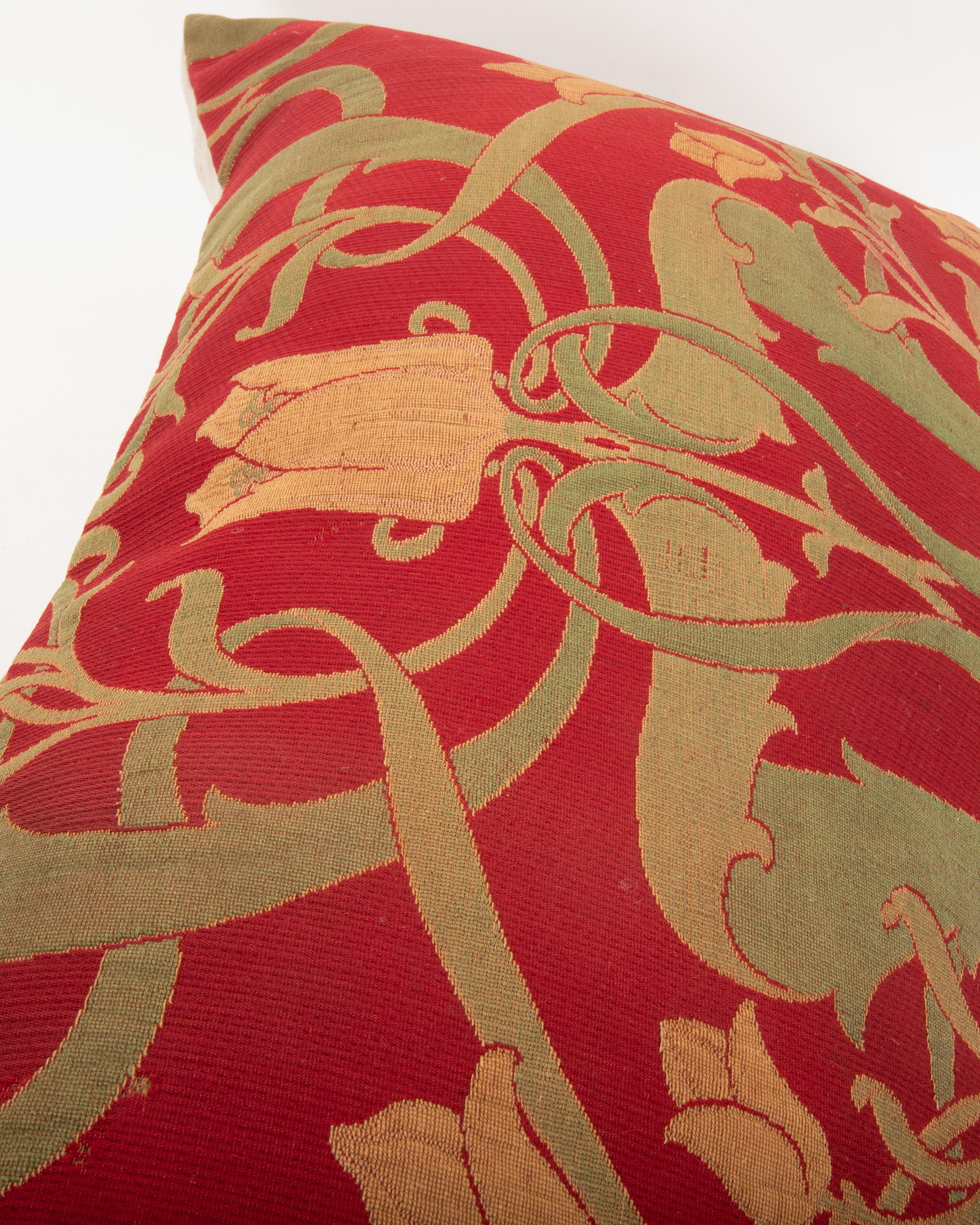 XX secolo Pillowcase Made from an English Arts and Crafts Fabric, early 20th c. in vendita
