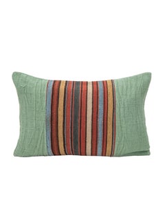 Kissenbezug aus antikem Kilim-Fragment und zeitgenössischem Hanf-Stoff
