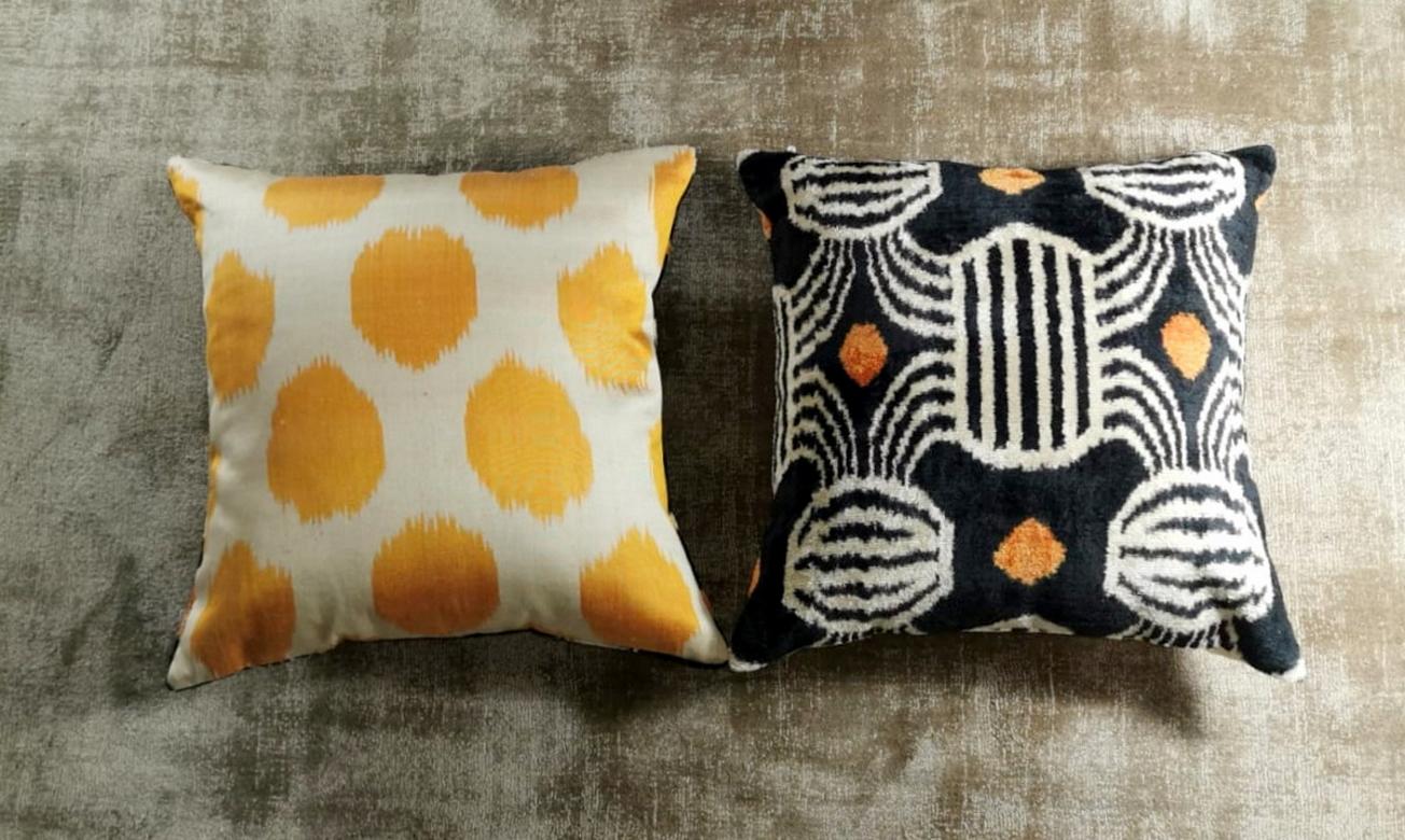 Pillows Handmade in Ikat Silk Fabric on Both Sides Uzbekistan In Good Condition In Prato, Tuscany