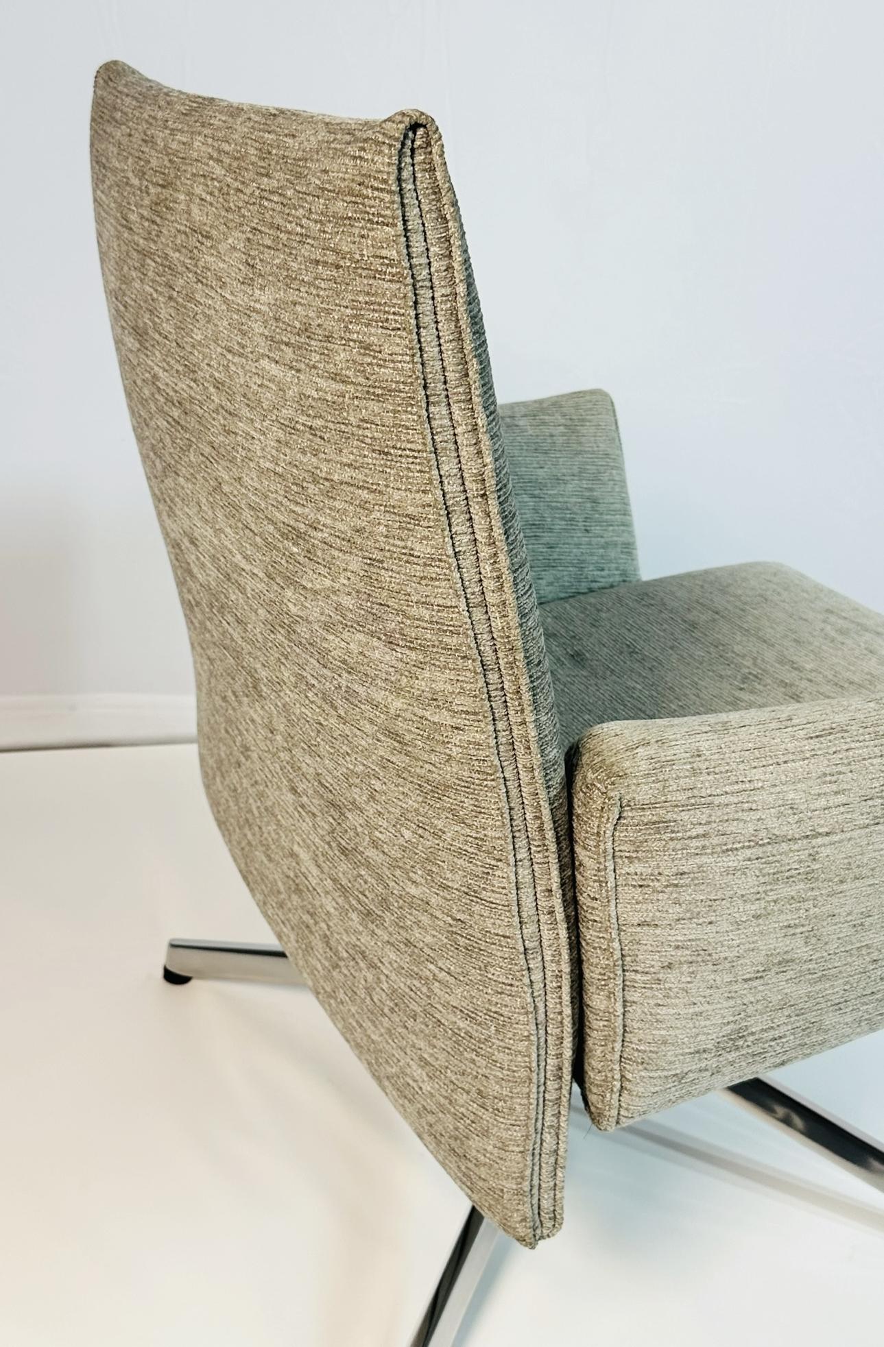 Pilot Low Back Swivel Chair by Barber & Osgerby for Knoll, USA, 2016 For Sale 3
