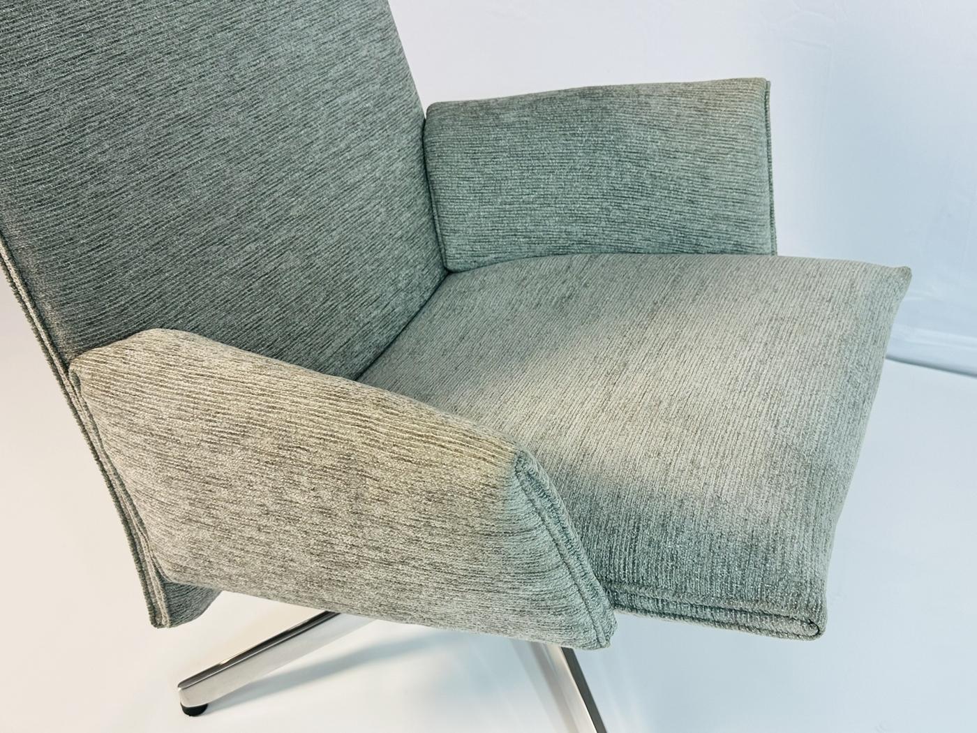 Pilot Low Back Swivel Chair by Barber & Osgerby for Knoll, USA, 2016 For Sale 4