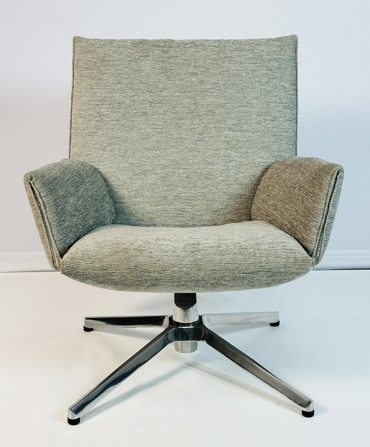 Contemporary Pilot Low Back swivel chair designed by Edward Barber & Jay Osgerby for Knoll, USA, 2016. This innovative lounge chair blends visual lightness with exceptional ergonomic comfort. The cantilevered seat, with its flexible upholstery