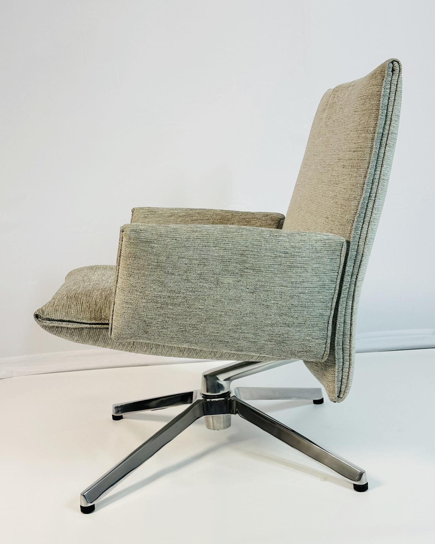 Modern Pilot Low Back Swivel Chair by Barber & Osgerby for Knoll, USA, 2016 For Sale