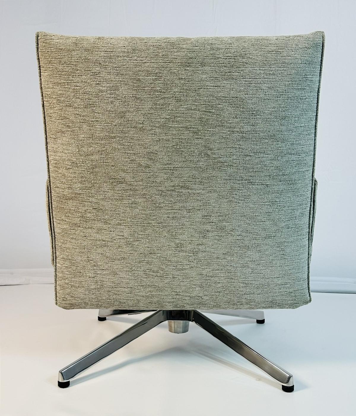 Hand-Crafted Pilot Low Back Swivel Chair by Barber & Osgerby for Knoll, USA, 2016 For Sale
