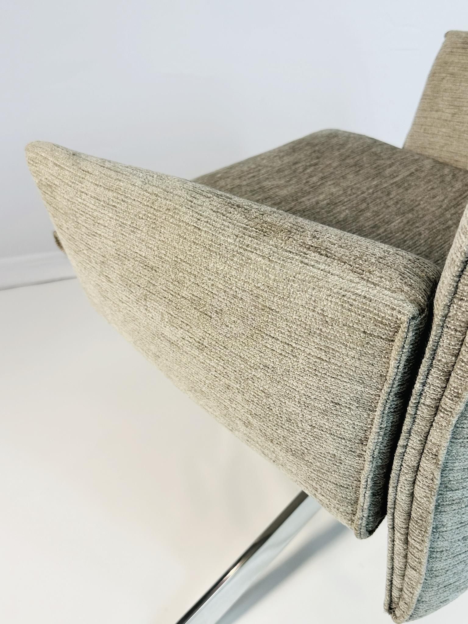 Pilot Low Back Swivel Chair by Barber & Osgerby for Knoll, USA, 2016 For Sale 1