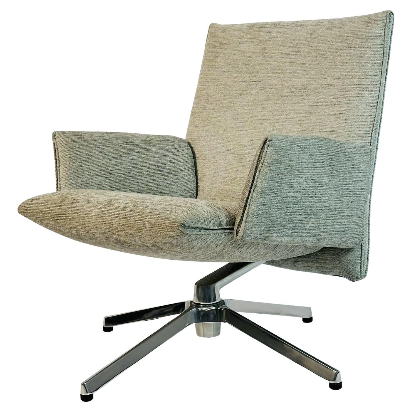 Pilot Low Back Swivel Chair by Barber & Osgerby for Knoll, USA, 2016 For Sale