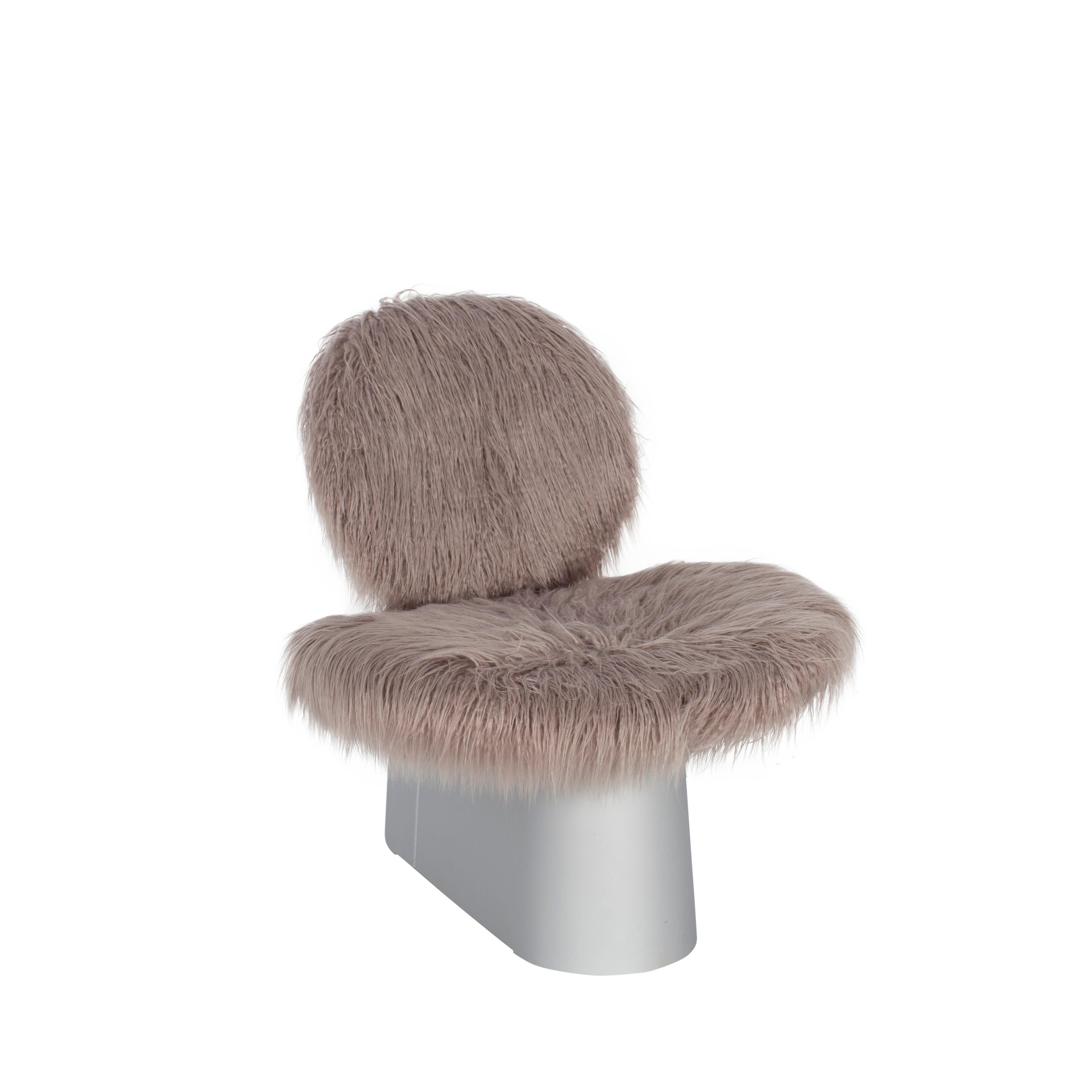 Post-Modern Pilota Grey Faux Fur White Aluminium Lounge Chair by Pulpo For Sale
