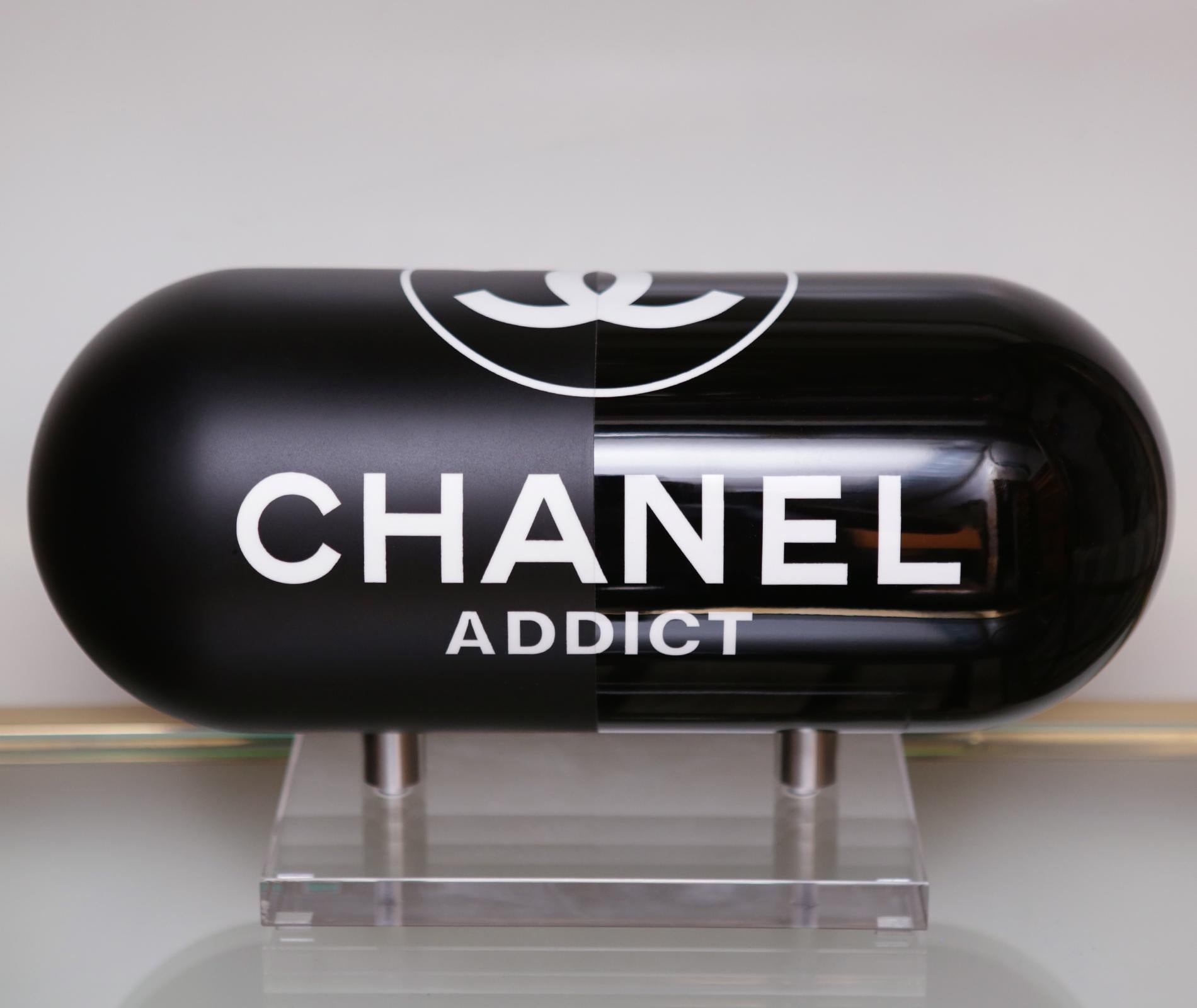 Sculpture noire d'addict de Chanel Neuf à Paris, FR