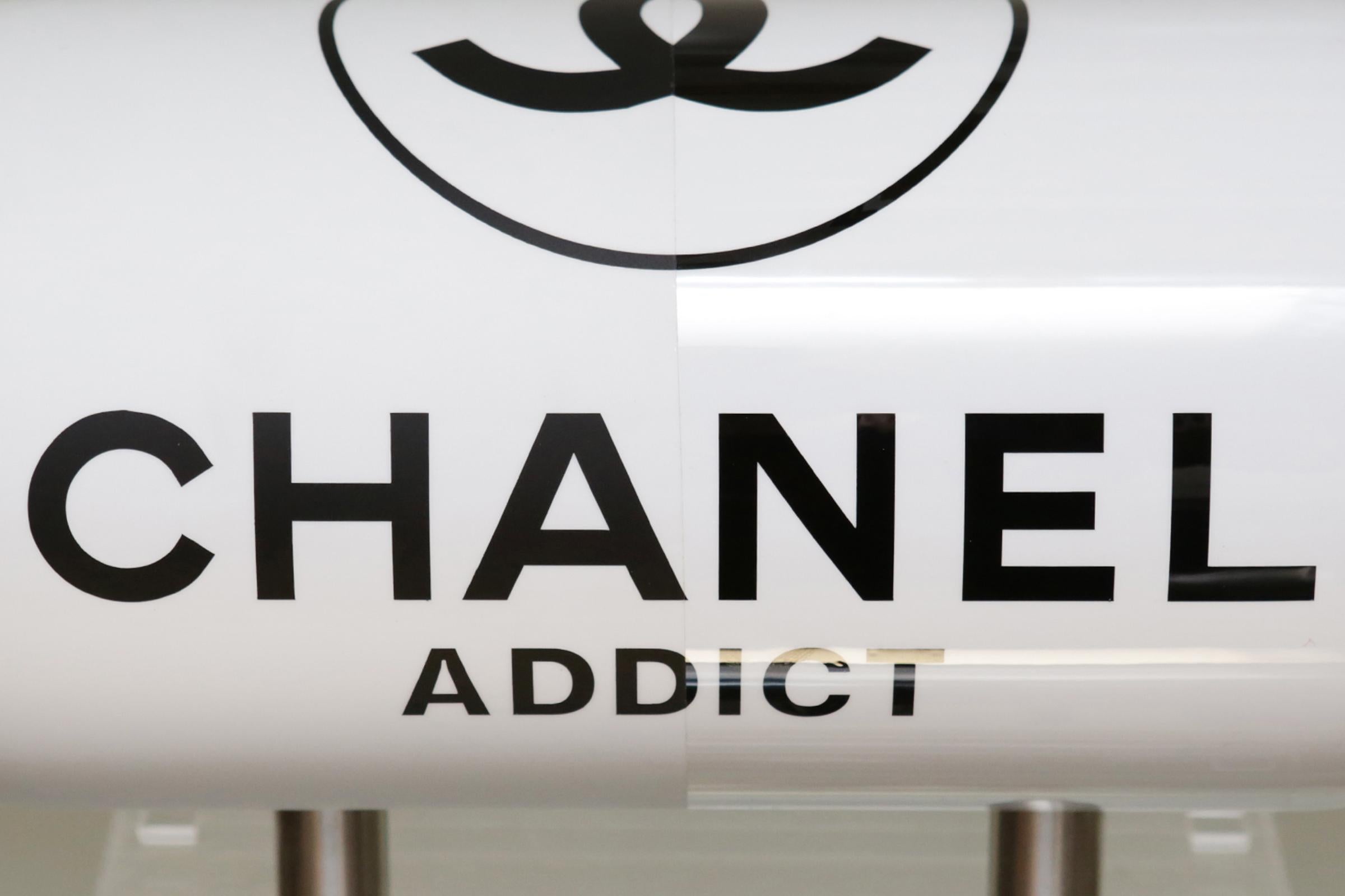 Dutch Pill Chanel Addict White Sculpture