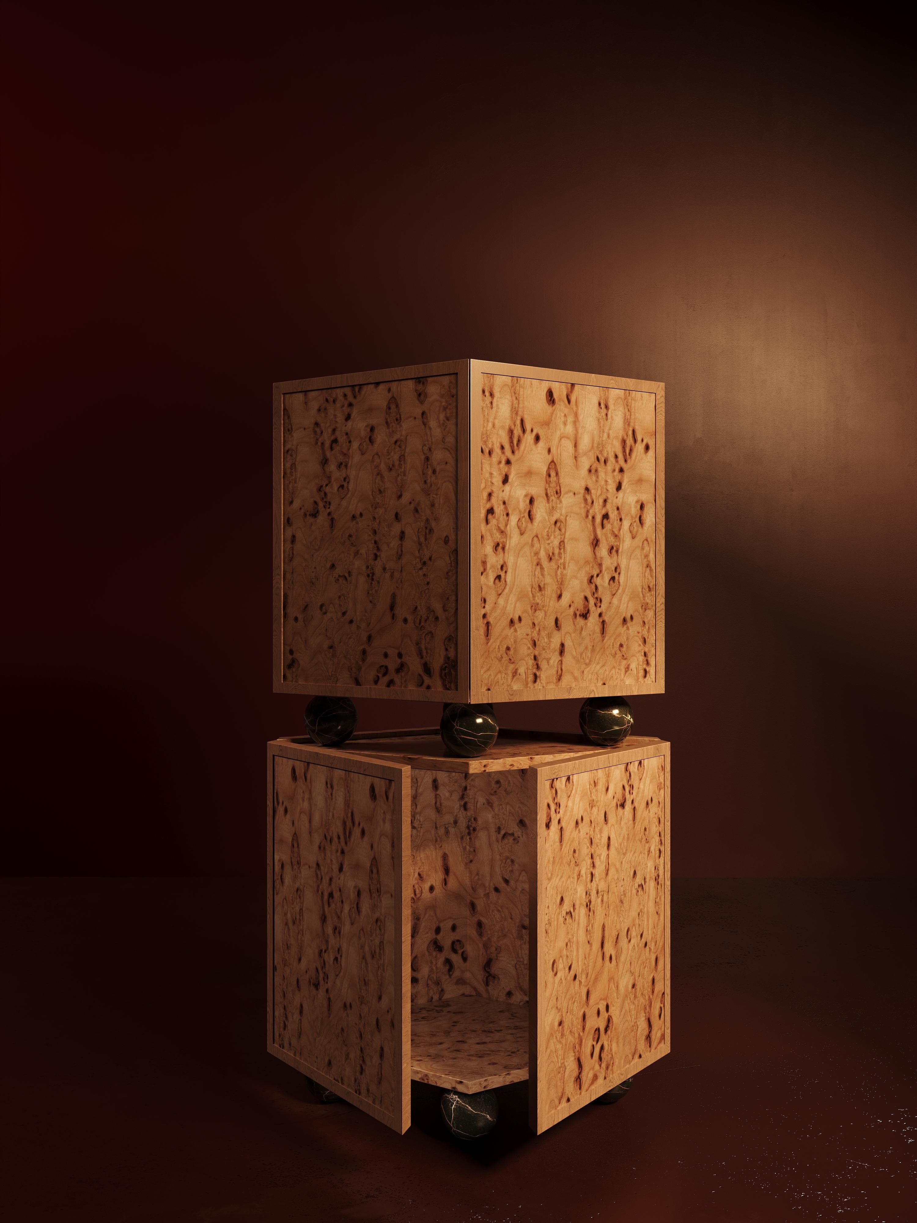 Armario modular Piltan en nogal burl con base de mármol by VandaVee en Nuevo estado para la venta en London, GB