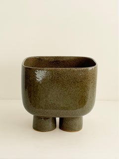 PIM Jardinière sculpturale par Kalou Dubus, grès émaillé brun brillant