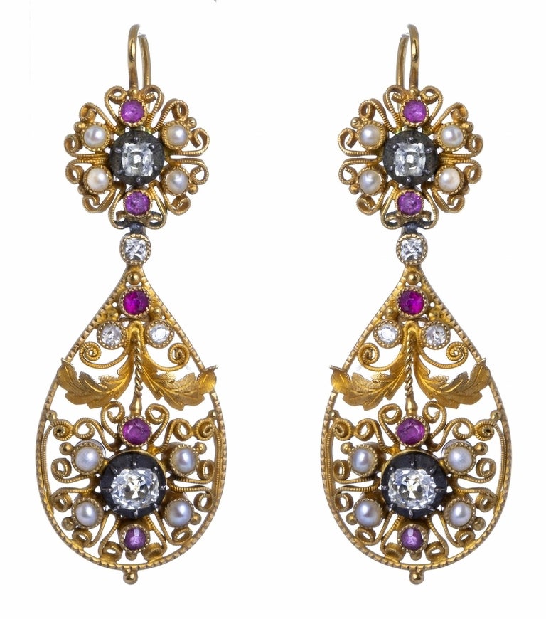 Pin and Pair of Italian Gold Earrings, 19th Century For Sale at 1stDibs