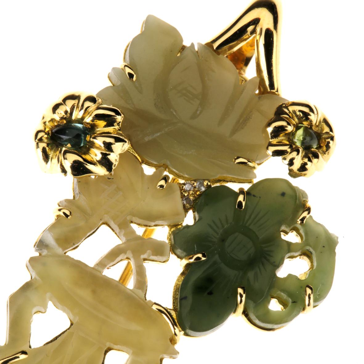 Unique pin and pendant make with antique Chinese jade,  represent a vase of peonie , 18 kt gold 18,35 gr very refine with 2 tourmaline cabochon. All made by hand in Italy. 8 cm total length.
All Giulia Colussi jewelry is new and has never been