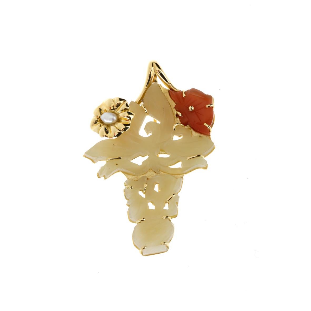 Pin and Pendant Jade Carnelian Pearls 18 Karat Gold In New Condition For Sale In Milan, IT