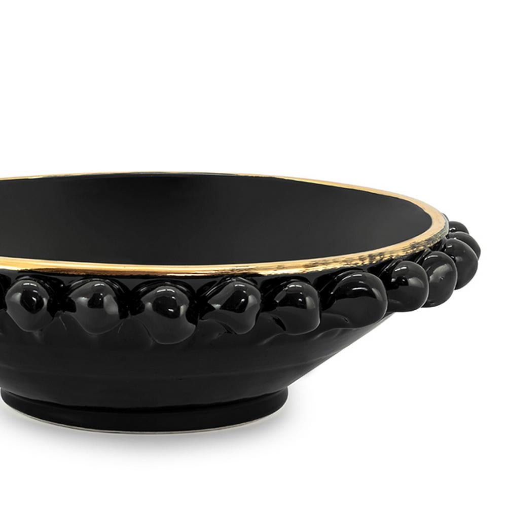 Bowl pin ceramic in black finish. Handmade
enamelled ceramic with pin details and with
hand-painted trim with liquid pure gold.
Also available in bowl pin ceramic in white finish.
Also available in vase pin ceramic in black or white finish.