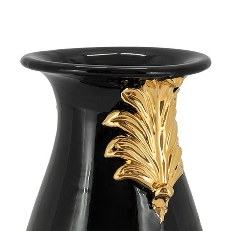 Vase Pin Ceramic in Black finish. Hand-made
enamelled ceramic with pin details and with
leaf hand-painted with liquid pure gold.
Also available in Vase Pin Ceramic in White finish.
Also available in Bowl Pin Ceramic in Black or White finish.