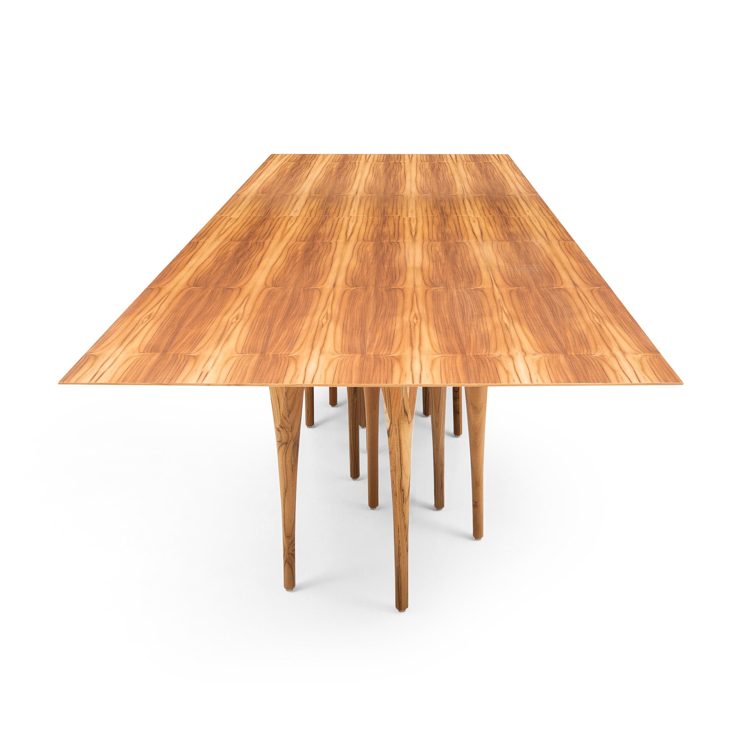 XXIe siècle et contemporain Table de salle à manger à épingles avec plateau en placage de bois de teck et 16 pieds  118'' en vente